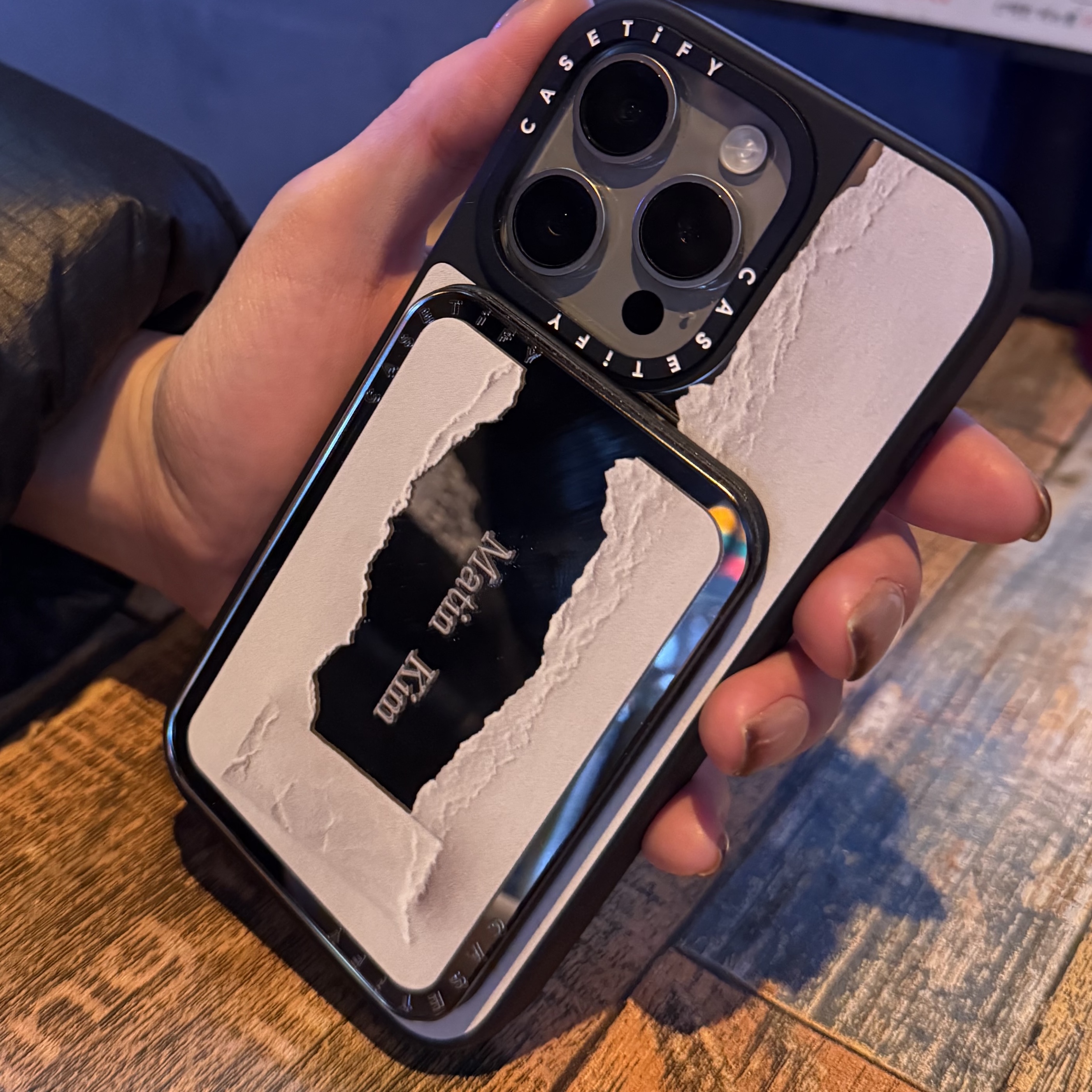 Castify x Matin Kim Paper Snappy Magsafe Mirror Cardholder Stand Silver, Castify x Matin Kim iPhone Paper Magsafe Compatible Mirror Case Silver Mirror Black Bumper 착용 스타일