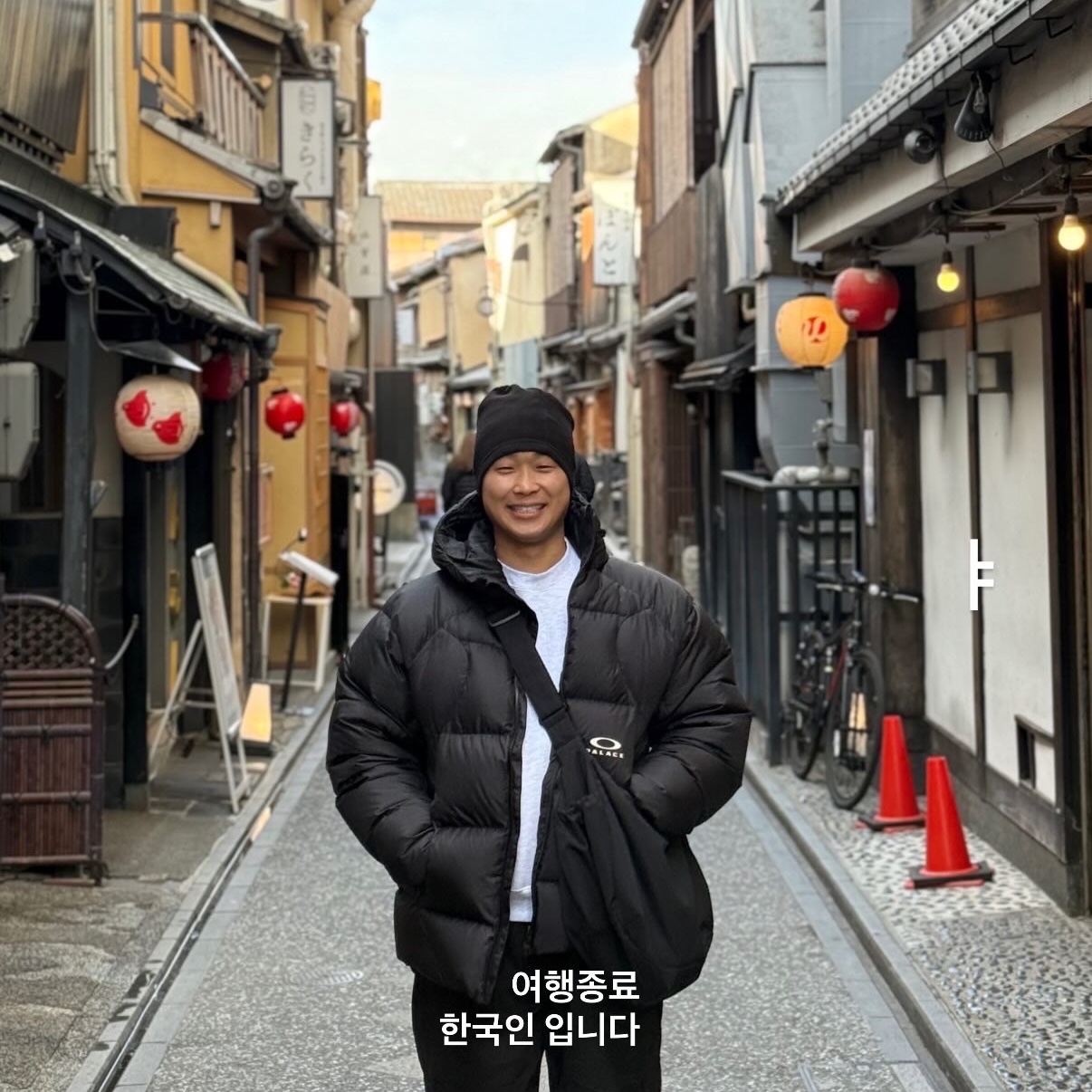 Palace x Oakley Puffa Black - 24FW 착용 스타일 - 1