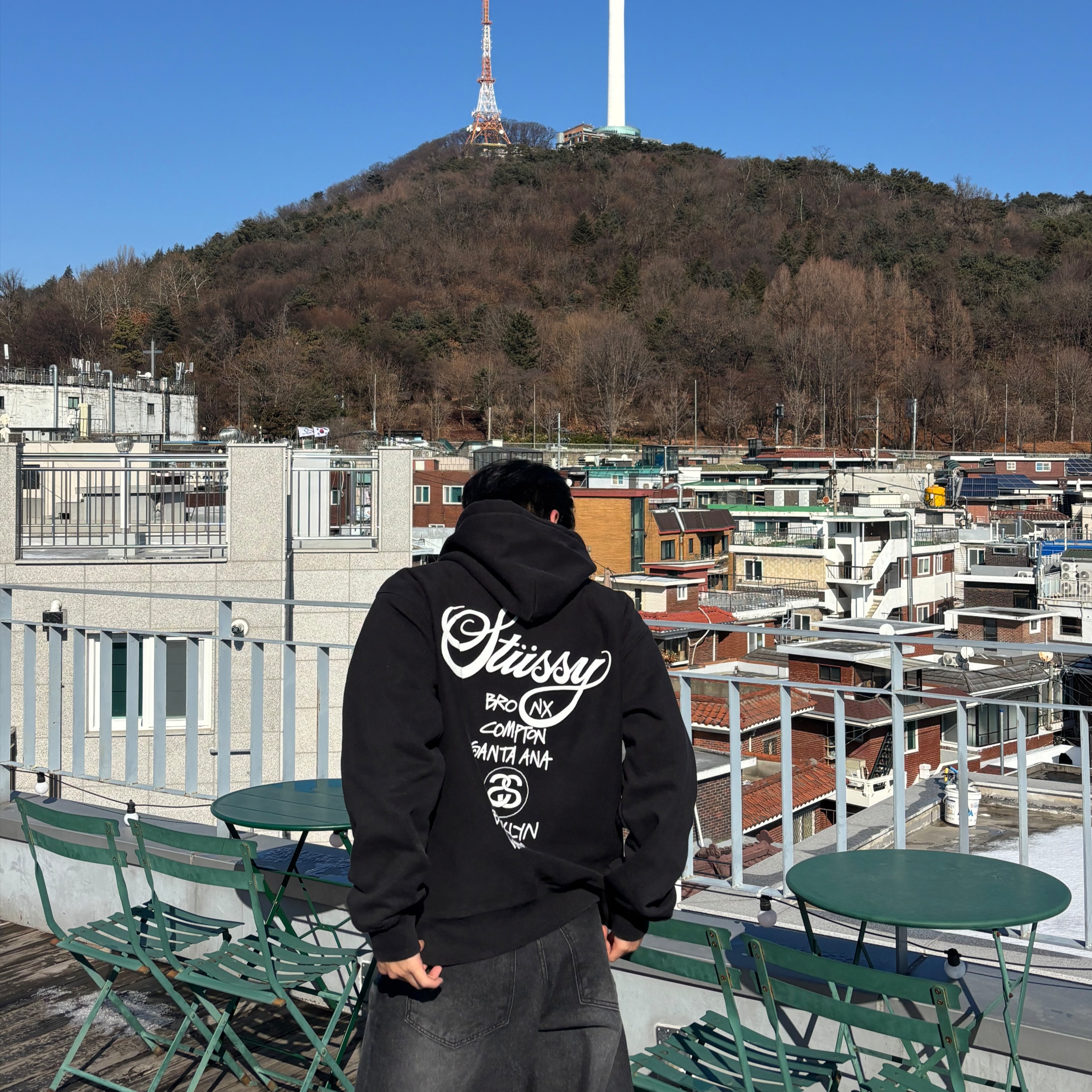 Stussy World Tour Hoodie Black 2022 착용 스타일 - 1