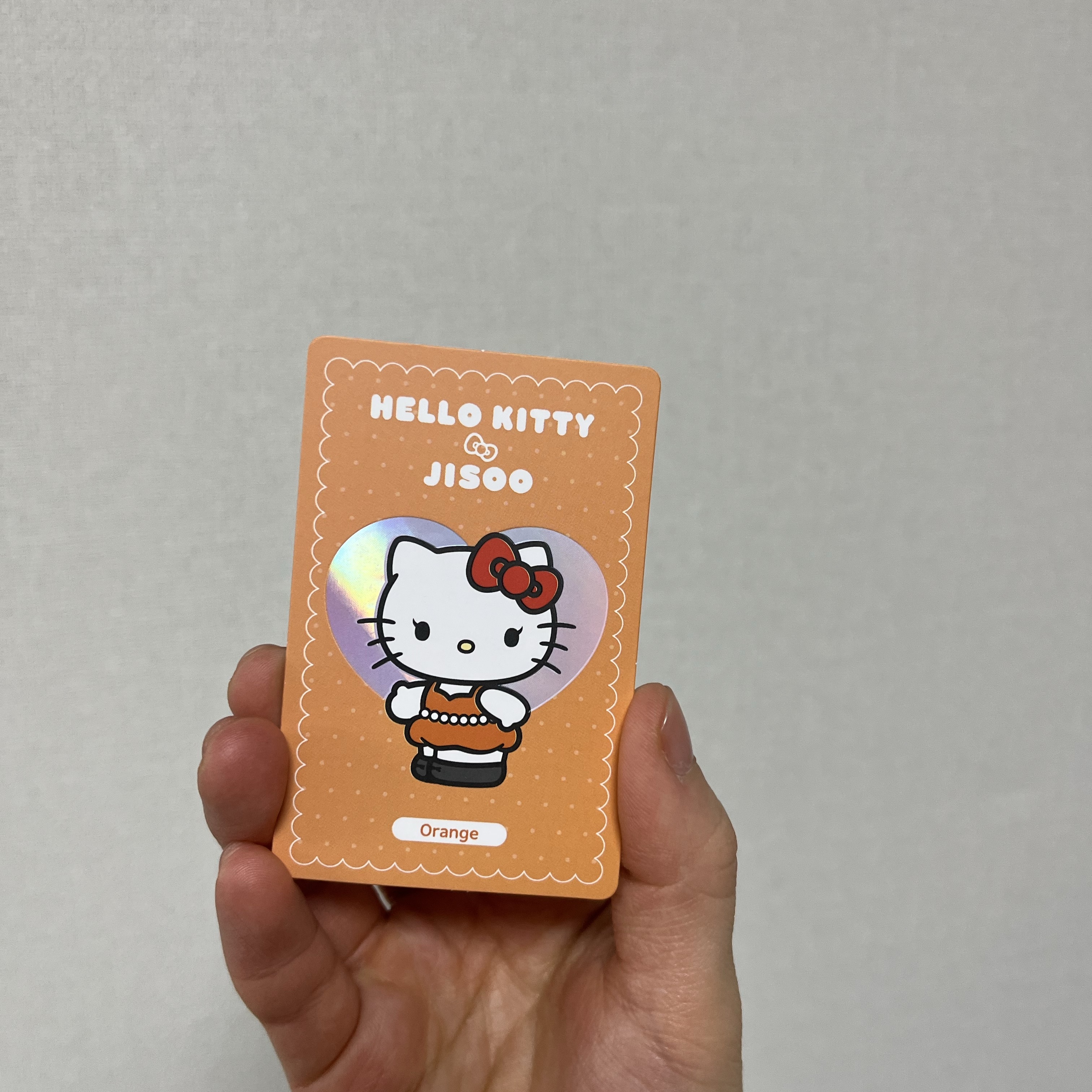 HELLO KITTY x JISOO Random Plush Keychain (1 Blind Box) 착용 스타일 - 3