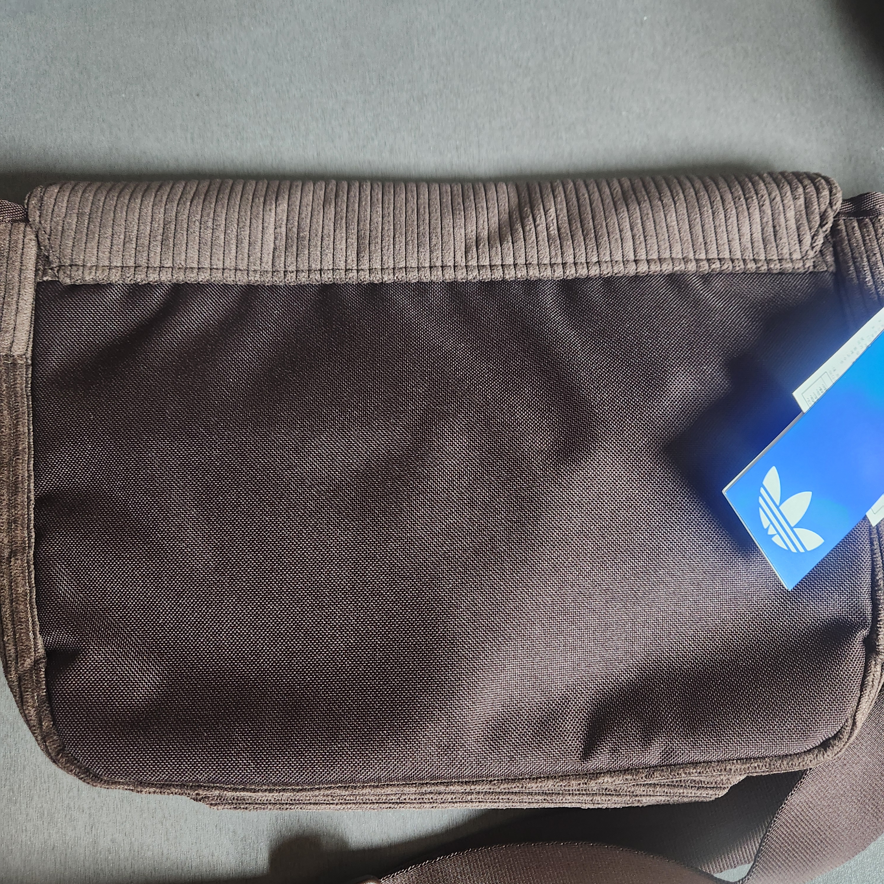 Adidas NEXT+ Corduroy Messenger Bag Shadow Brown 착용 스타일 - 2