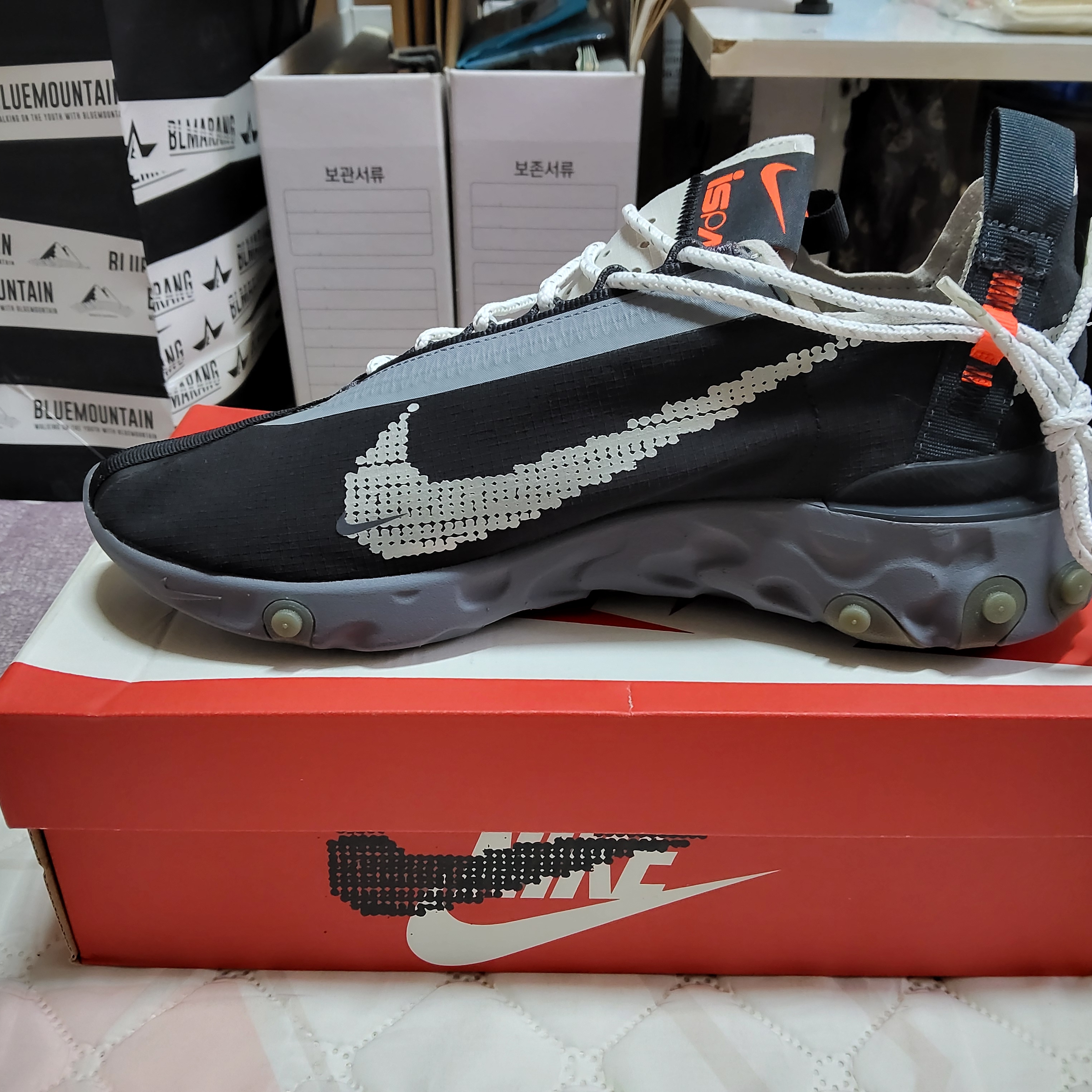 Nike ISPA React Low Black 착용 스타일 - 2
