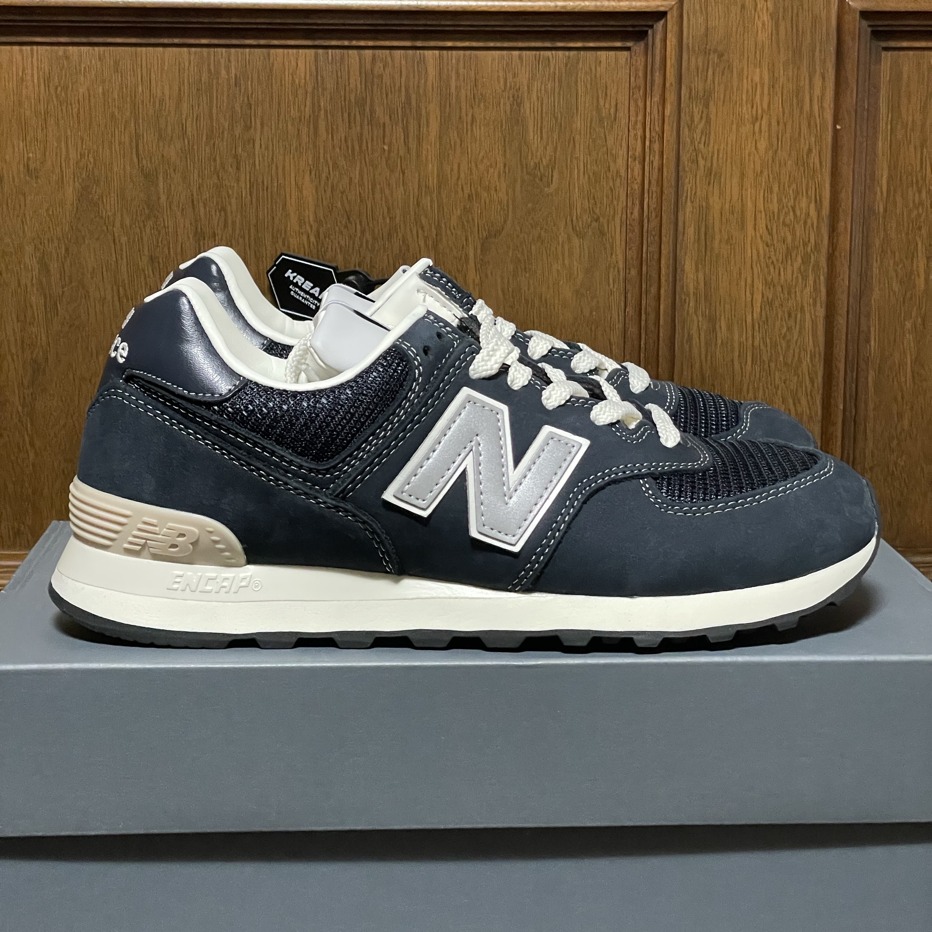New Balance x Pottery 574 Premium Hard Navy 착용 스타일 - 3