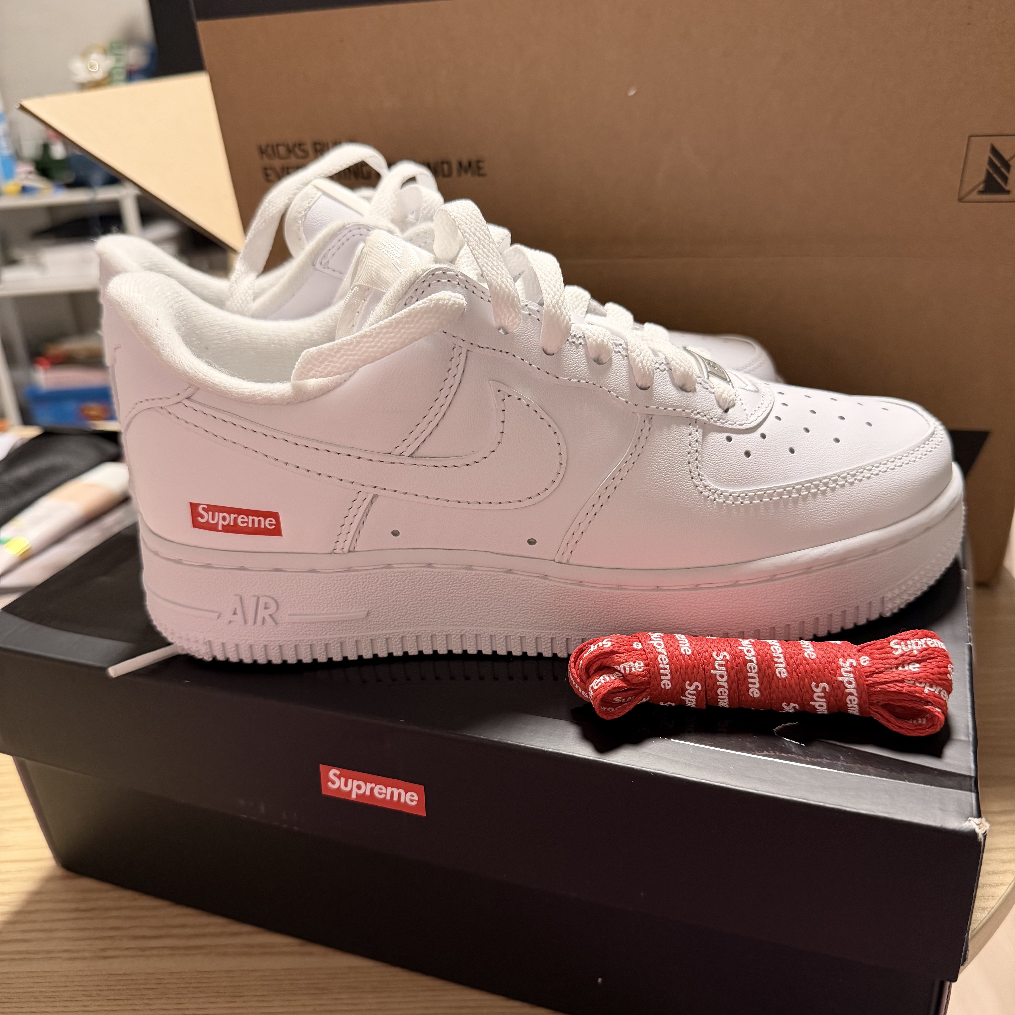 Nike x Supreme Air Force 1 Low White 착용 스타일 - 1