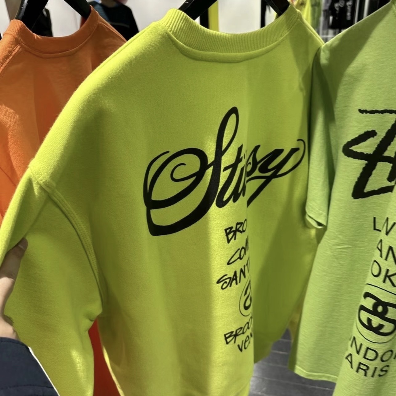 Stussy World Tour Crew Keylime 2023 착용 스타일 - 2