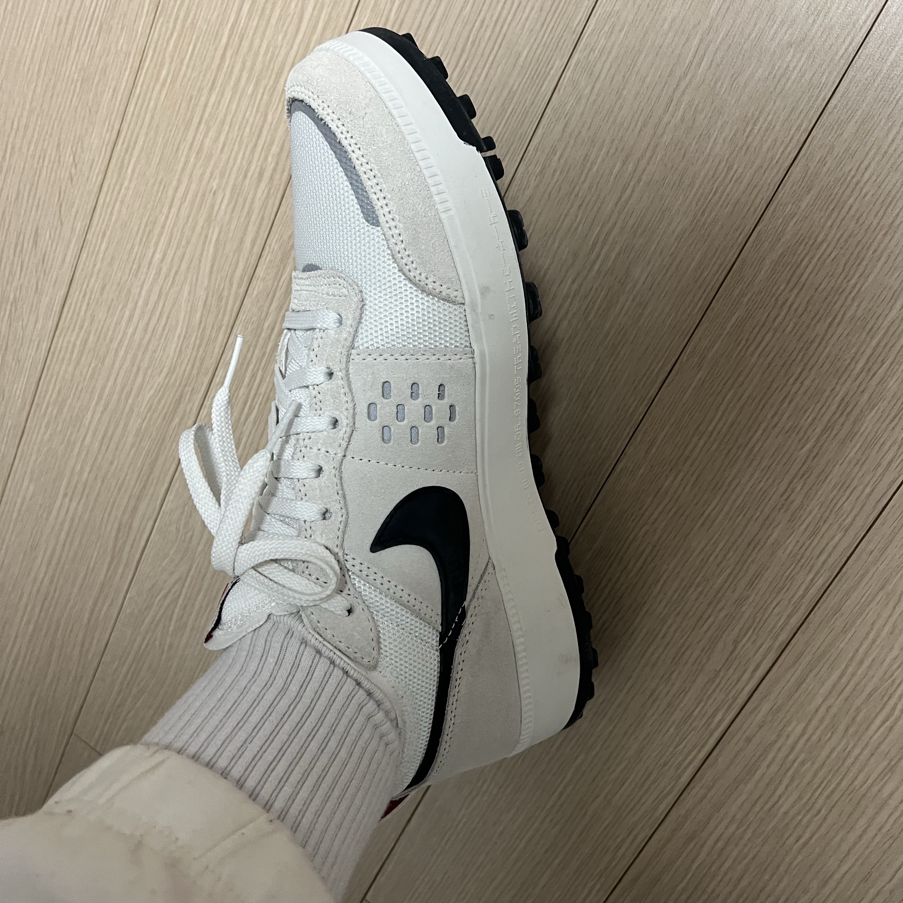 Nike C1TY Summit White Fire Red 착용 스타일 - 5