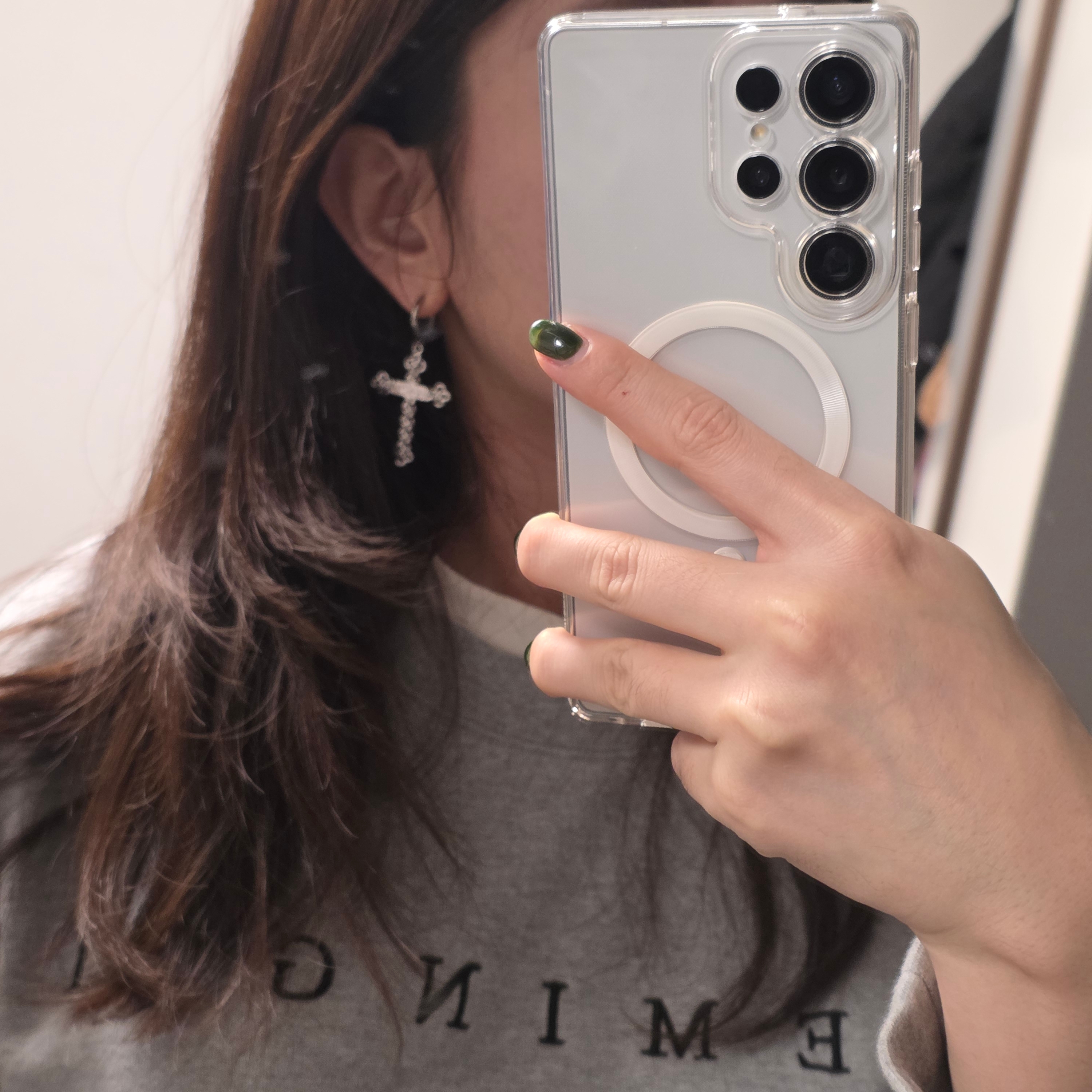 Sentiments No.474 Knot Cross Earring Silver 착용 스타일