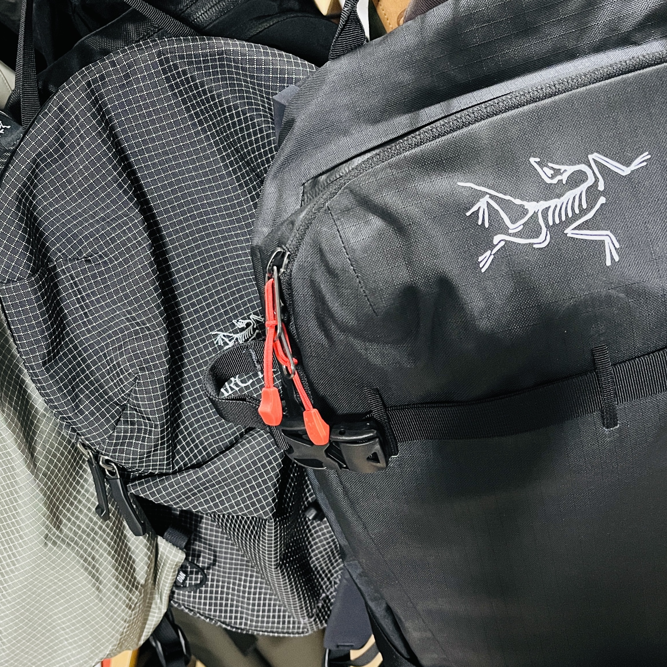 Arc'teryx Quintic 16 Backpack Black 착용 스타일 - 2