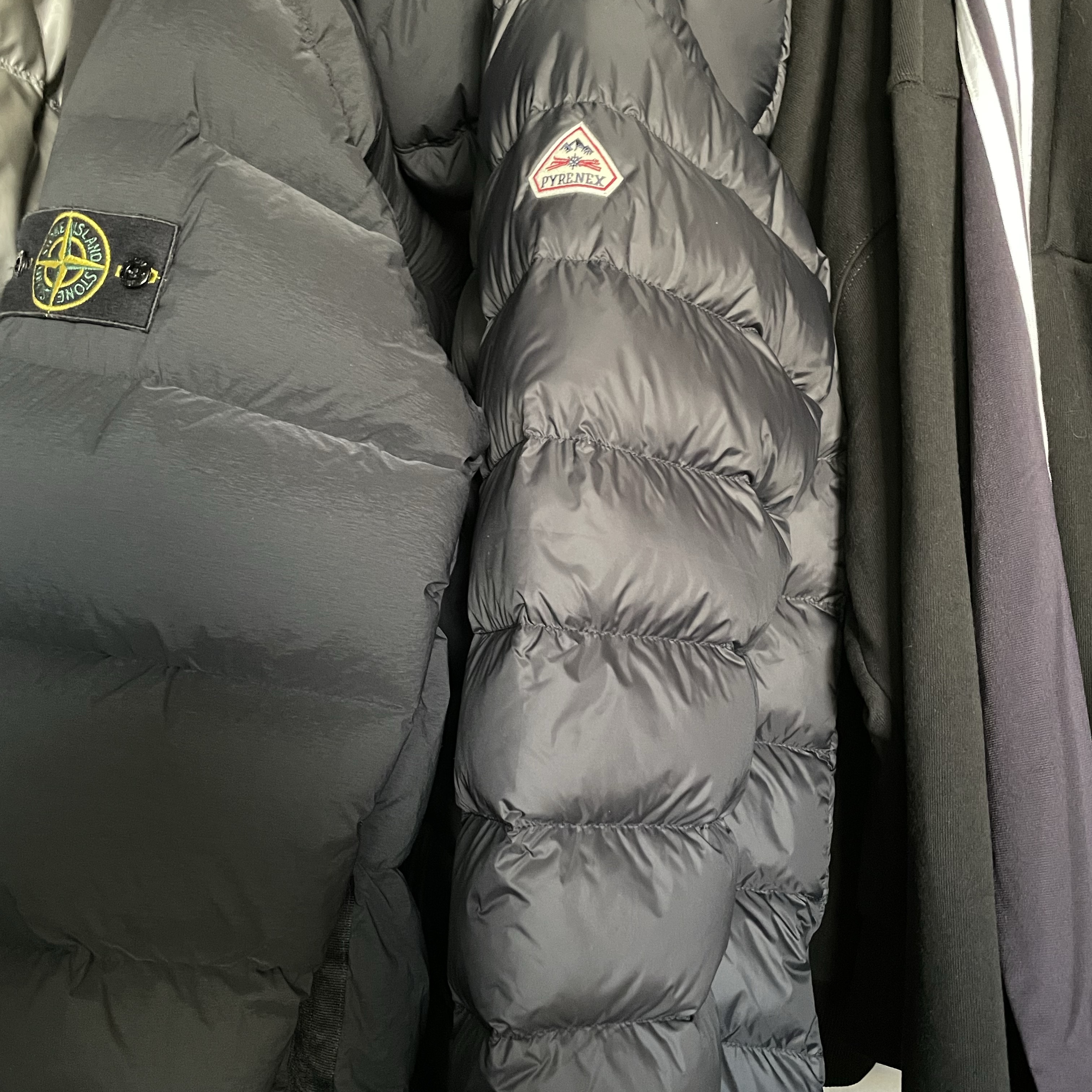 Pyrenex Arial Hooded Down Jacket Black 착용 스타일 - 2