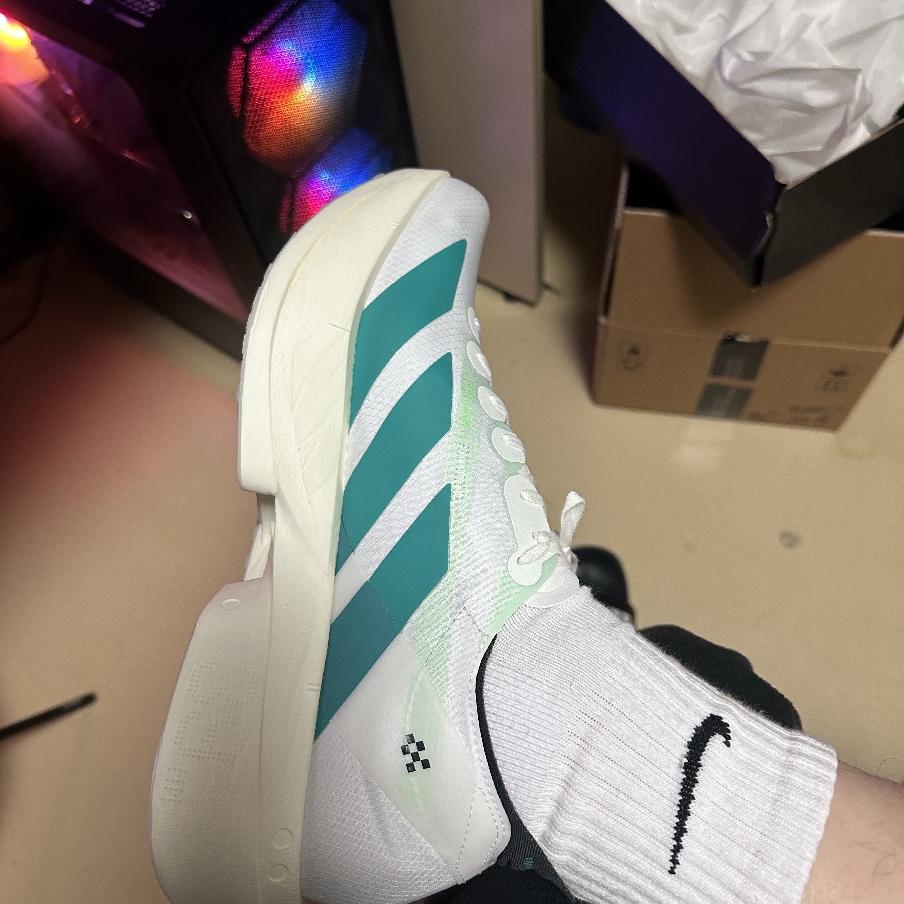 Adidas Adizero Adios Pro 4 Cloud White Pure Teal 착용 스타일
