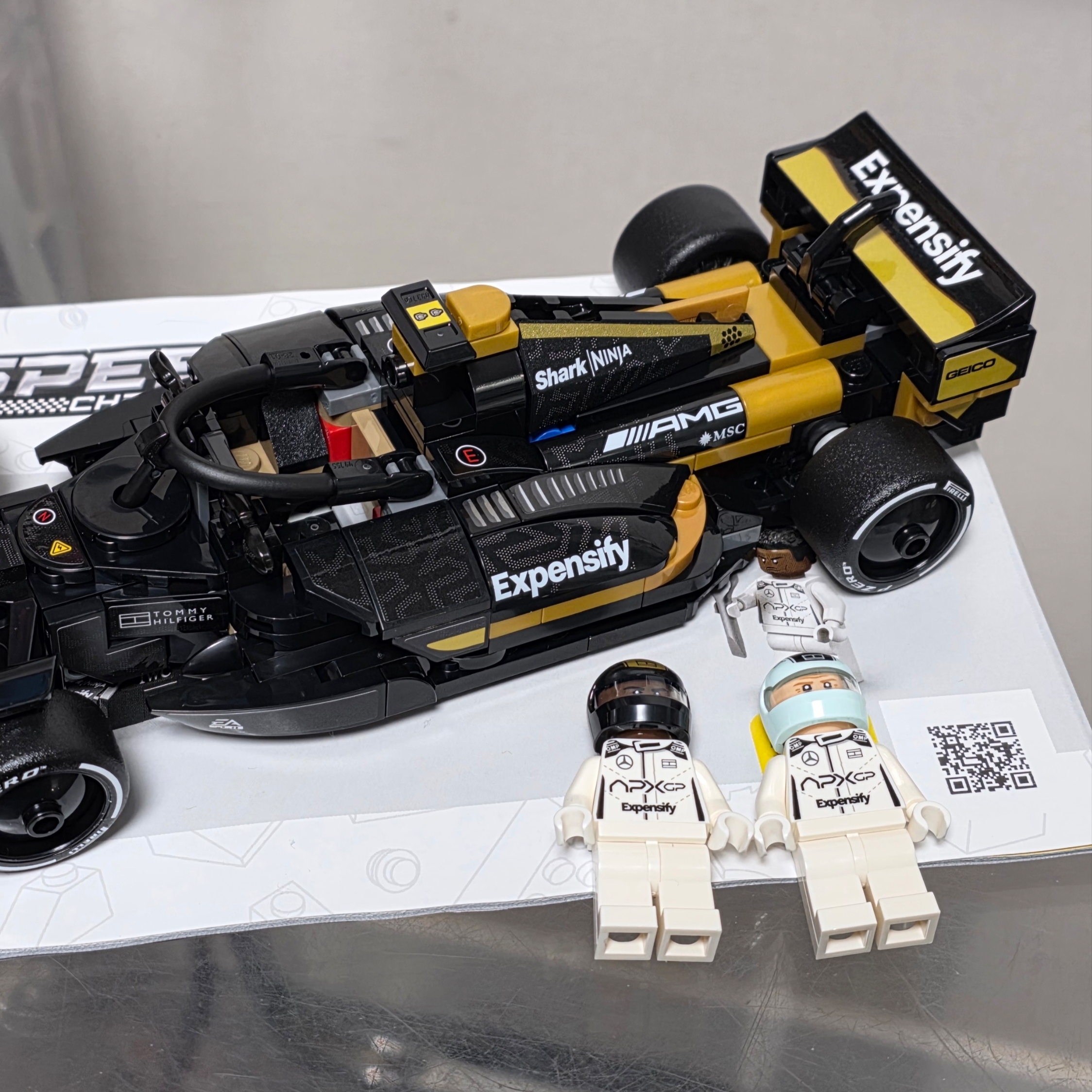 Lego Speed Champions APXGP Team Race Car from F1 The Movie, Lego Speed Champions Ferrari SF-24 F1 Race Car 착용 스타일 - 1