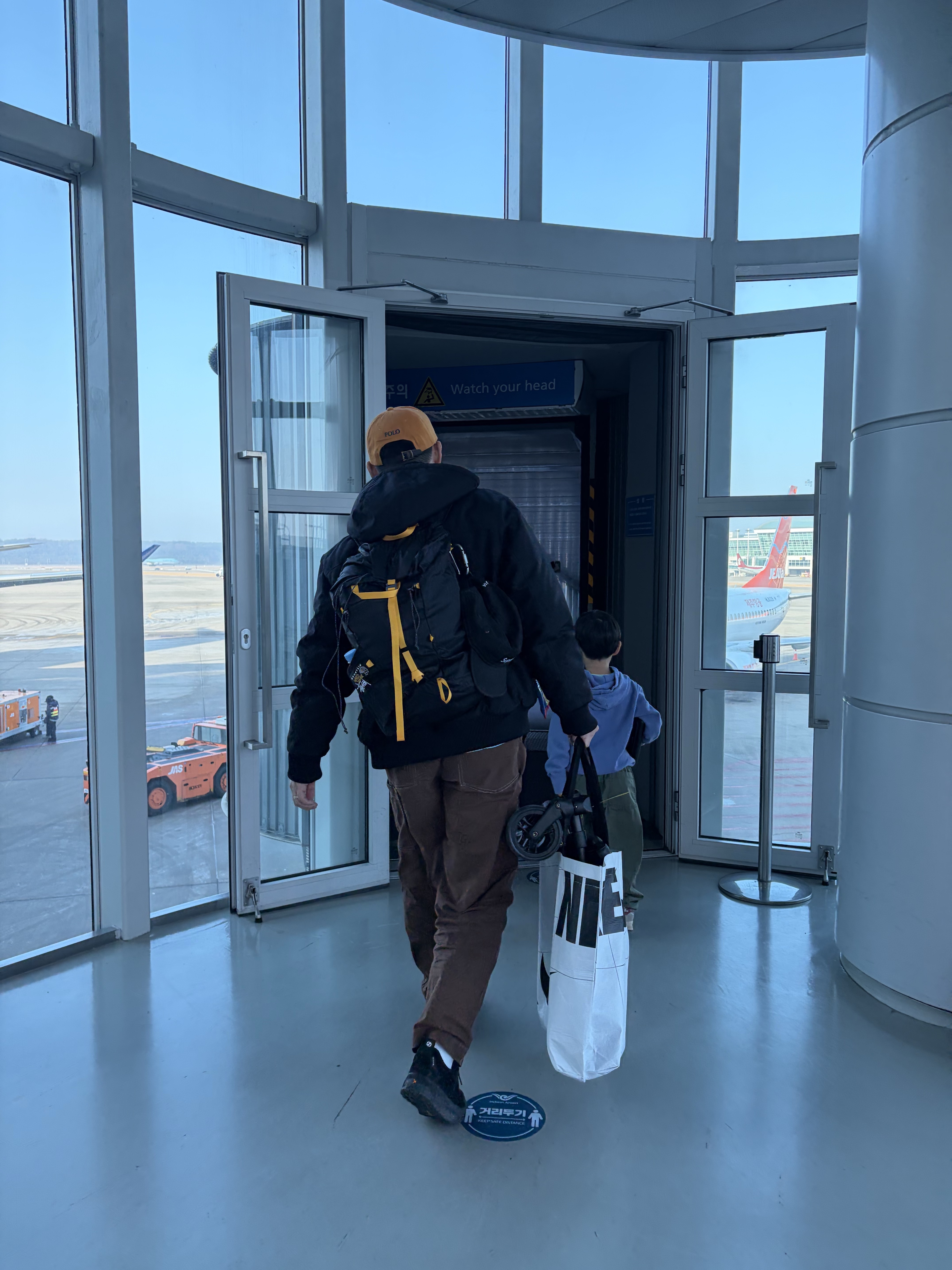 Stussy x Mountain Hardwear Ul 20 Backpack Black 착용 스타일