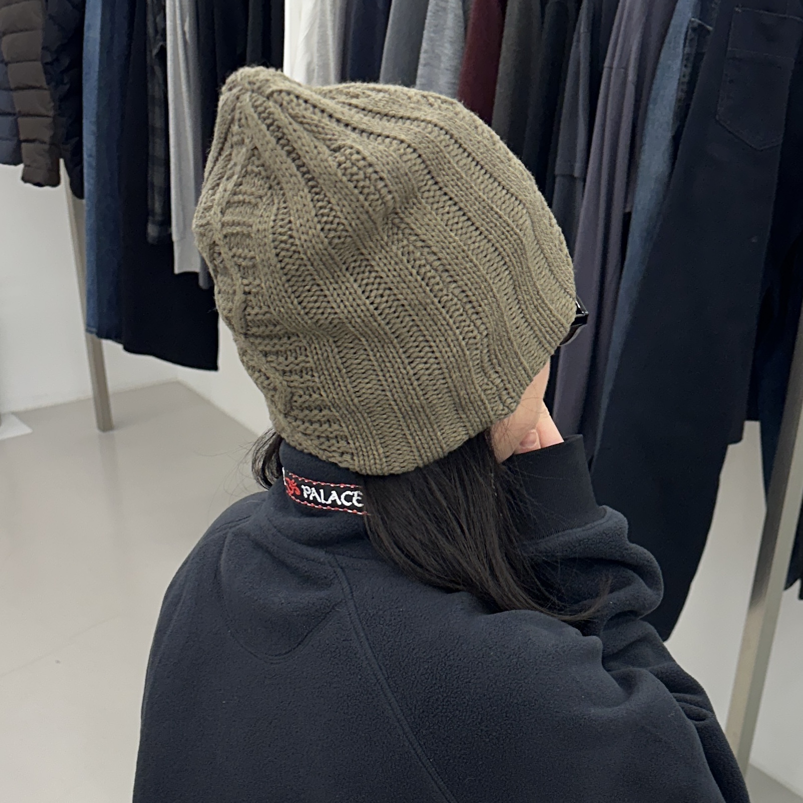 Hatchingroom Jacquard Big Beanie Khaki 착용 스타일