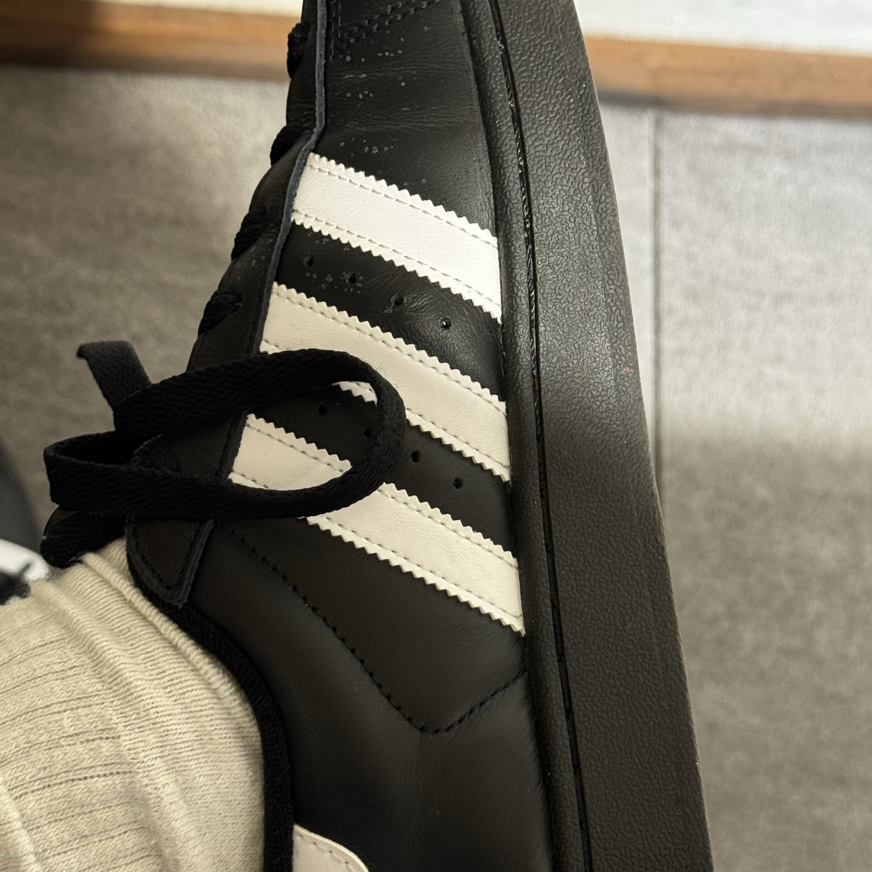 Adidas Superstar II Core Black Cloud White 착용 스타일
