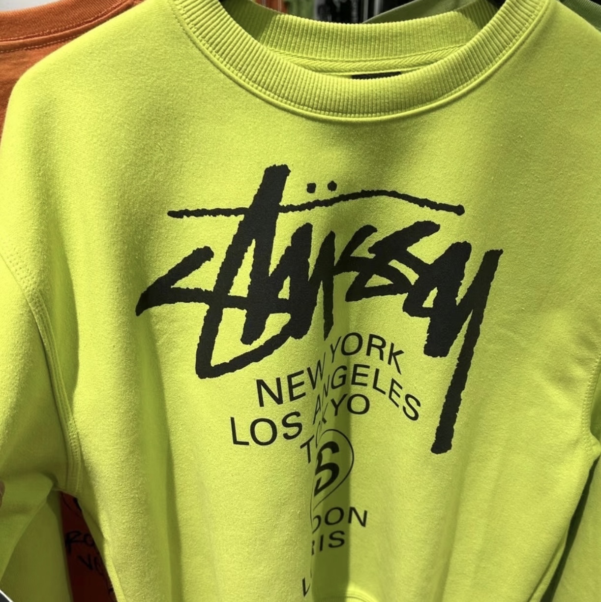 Stussy World Tour Crew Keylime 2023 착용 스타일 - 1