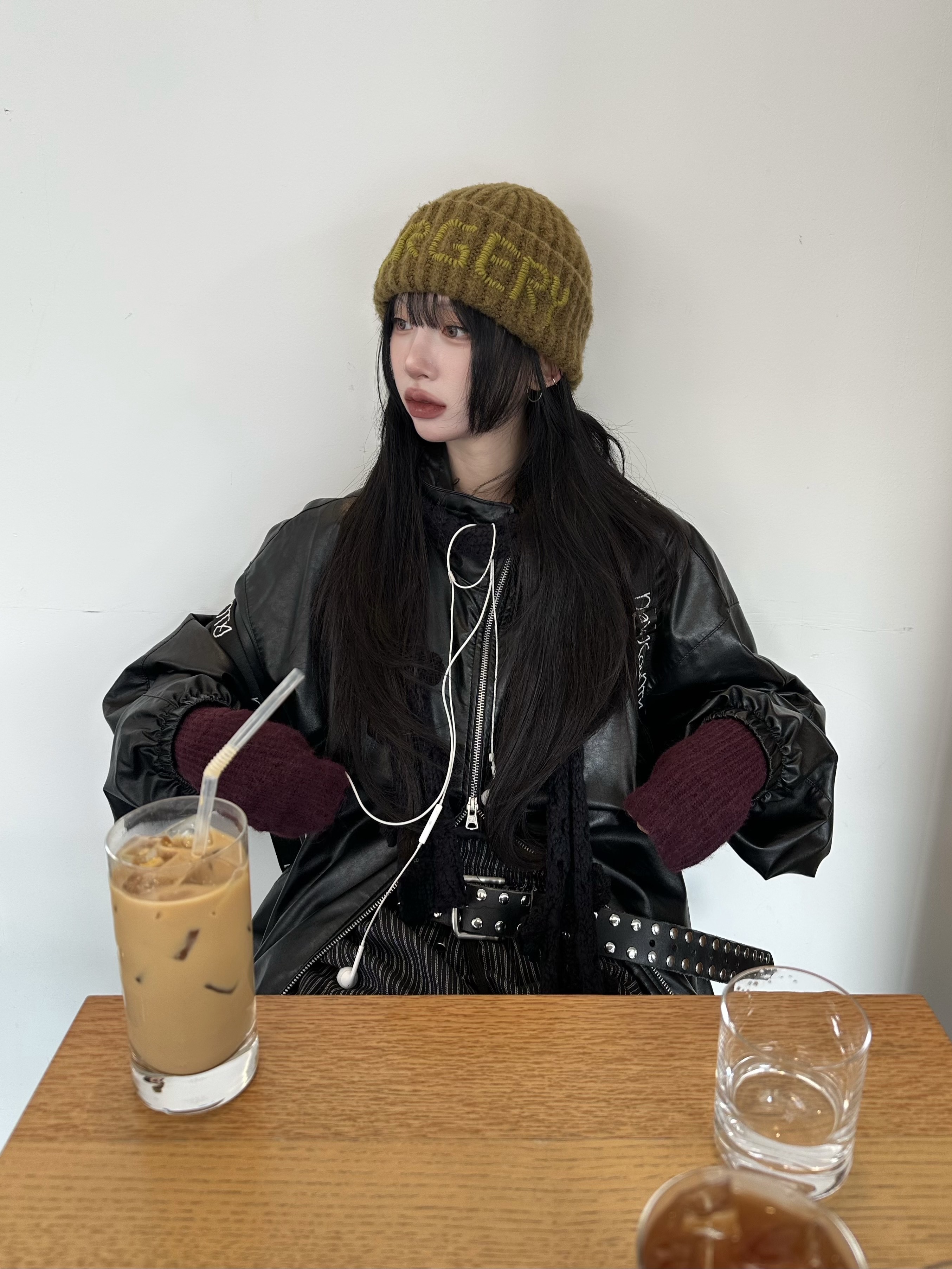 Surgery Hand Stitch Embroidery Logo Beanie Olive, Stussy 8 Ball Studded Belt Black 착용 스타일 - 1