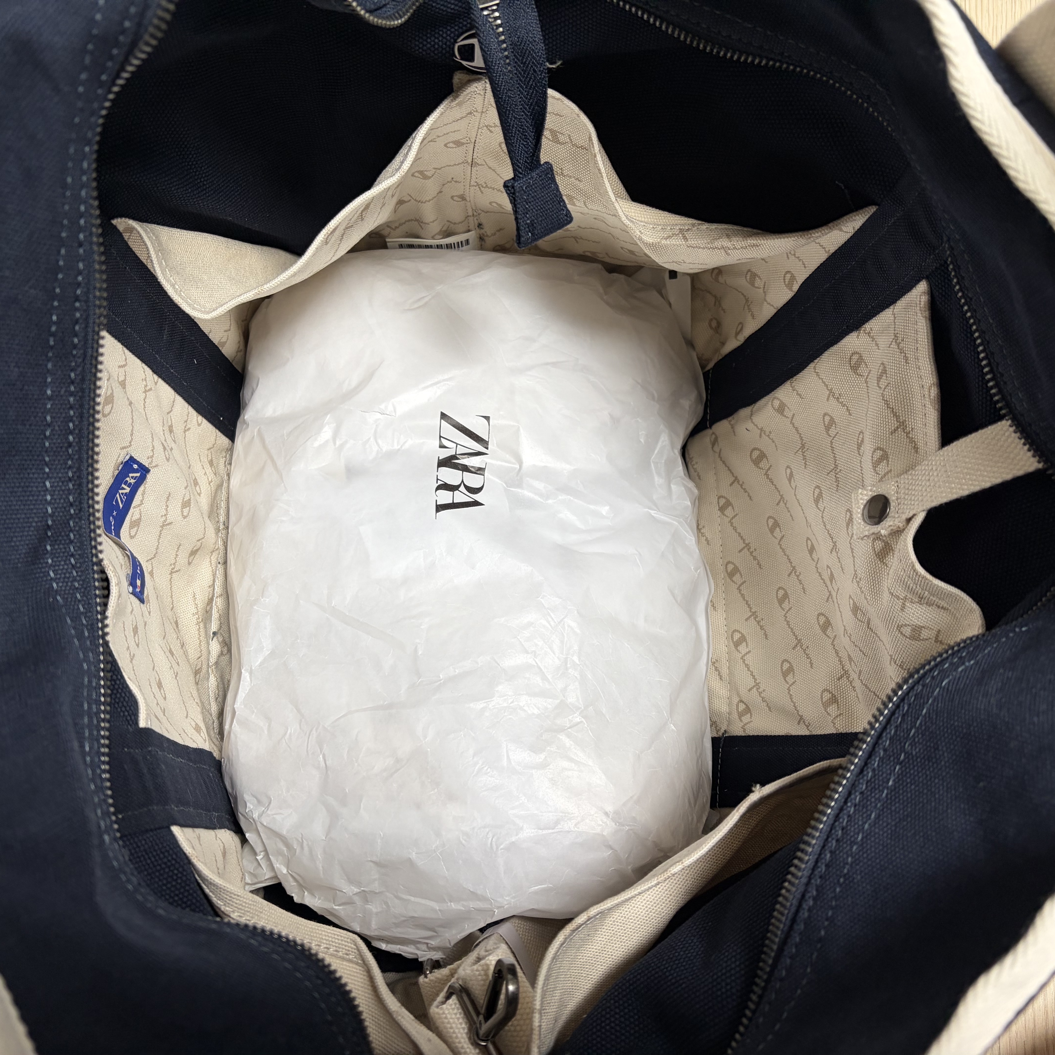Zara x Champion Woven Shopper Bag Blue 착용 스타일 - 4