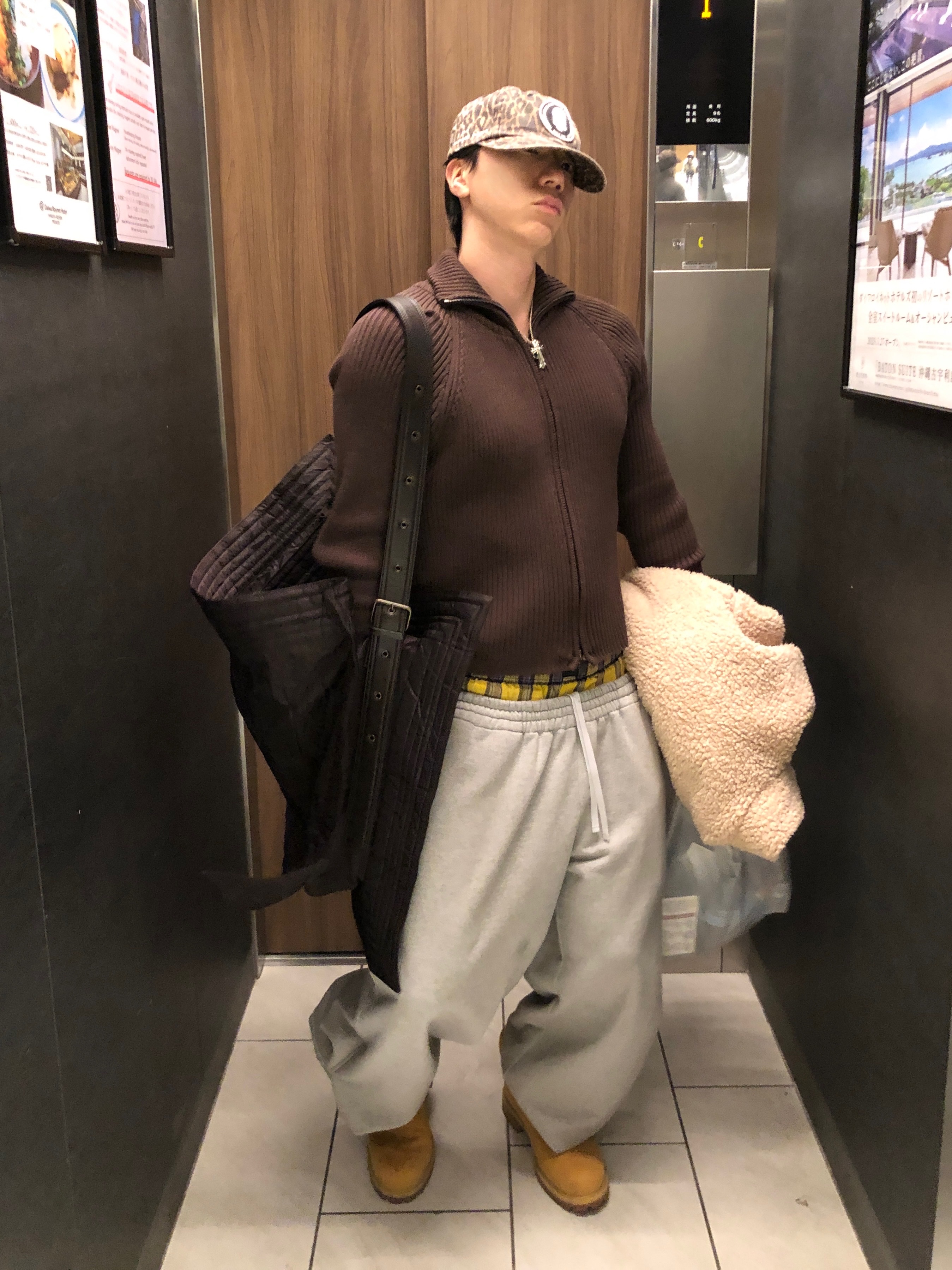 Supreme x Number (N)ine 6-Panel Leopard - 25FW, H&M x Glenn Martens Oversized Tote Bag Dark Brown 착용 스타일 - 6