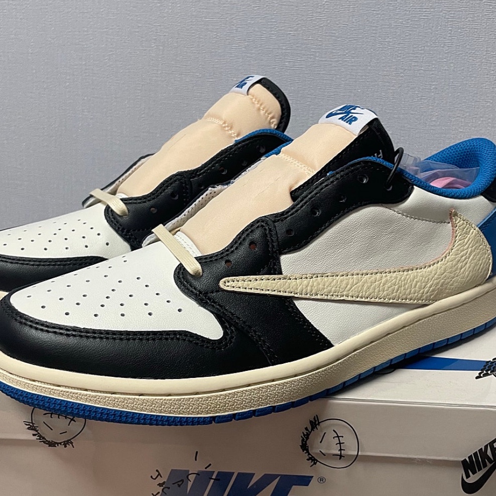 Jordan 1 x Travis Scott x Fragment Retro Low OG SP Military Blue 착용 스타일