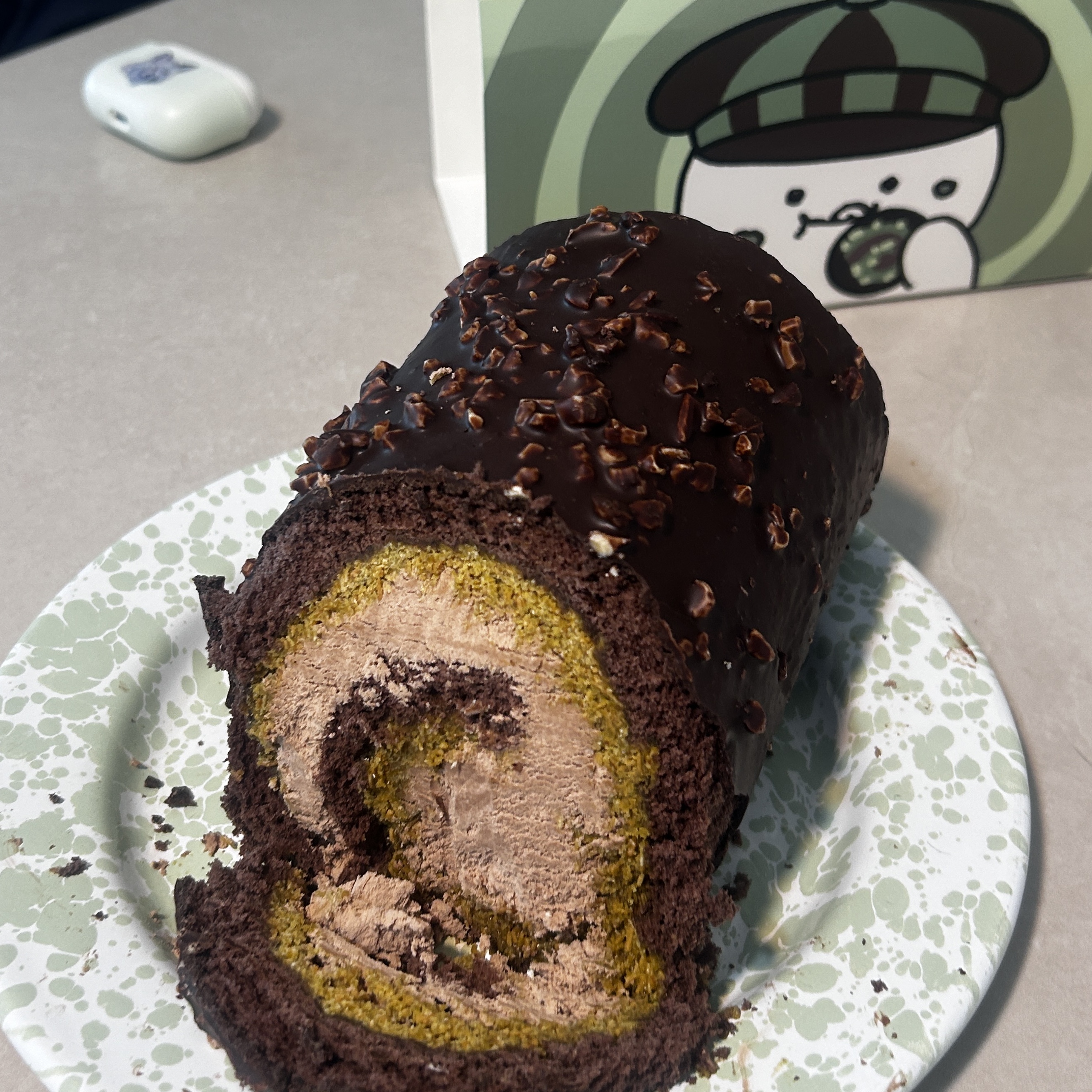 [KREAM 단독] tongtonge Dubai Style Chocolate Roll Cake 착용 스타일 - 3