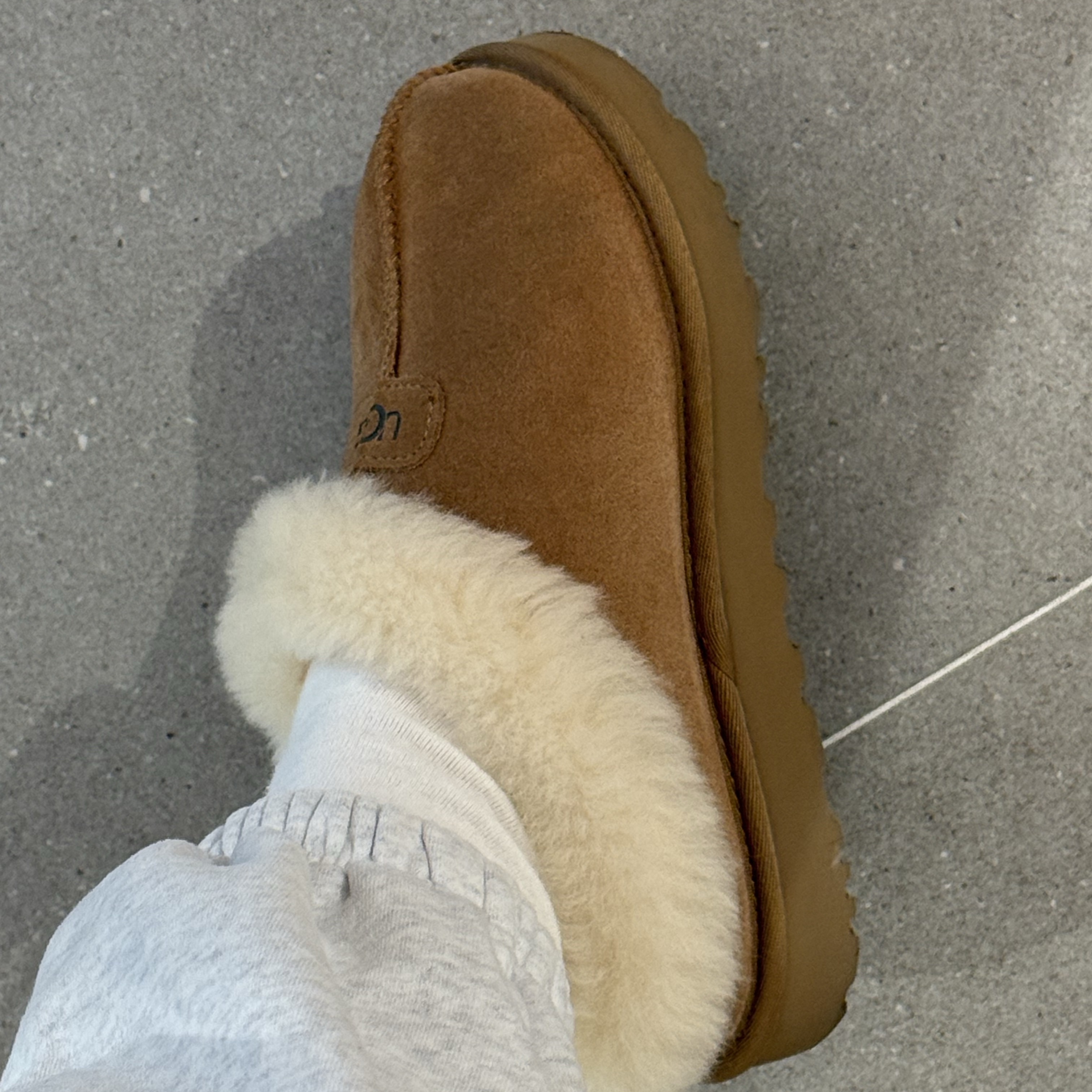 (W) UGG Tazzette Slipper Chestnut 착용 스타일 - 3