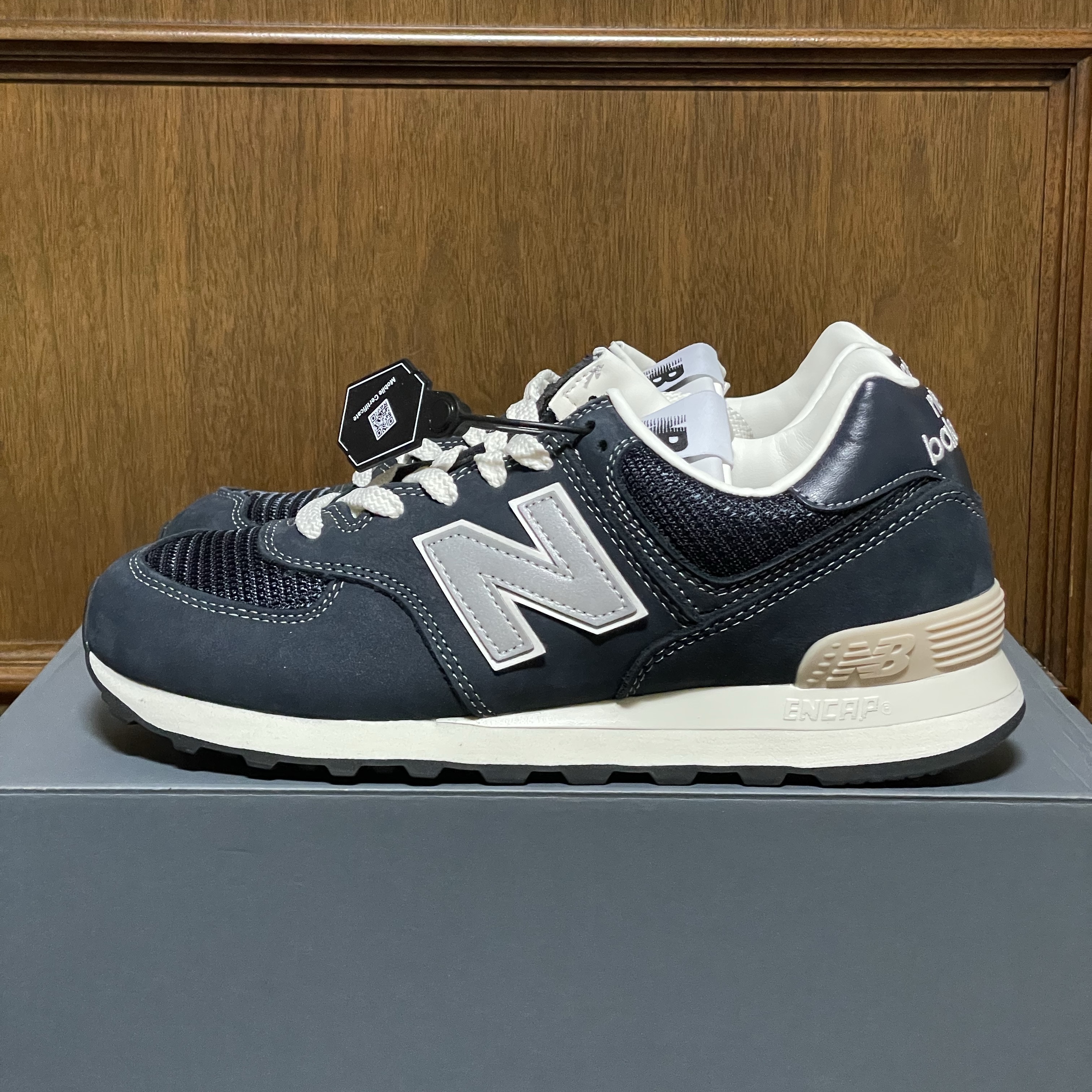 New Balance x Pottery 574 Premium Hard Navy 착용 스타일 - 1