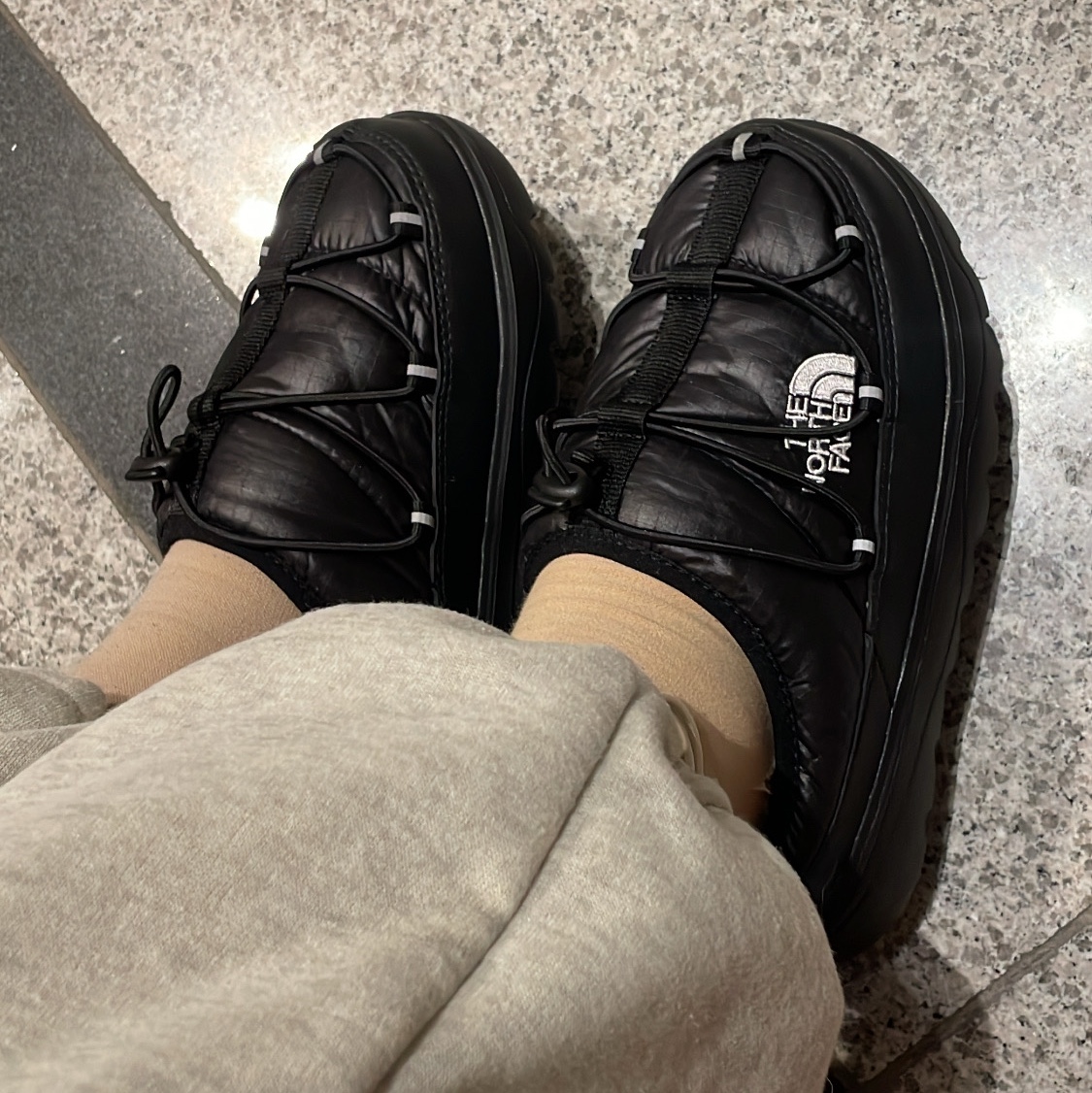The North Face Borealis Mule Black - 25FW 착용 스타일 - 1