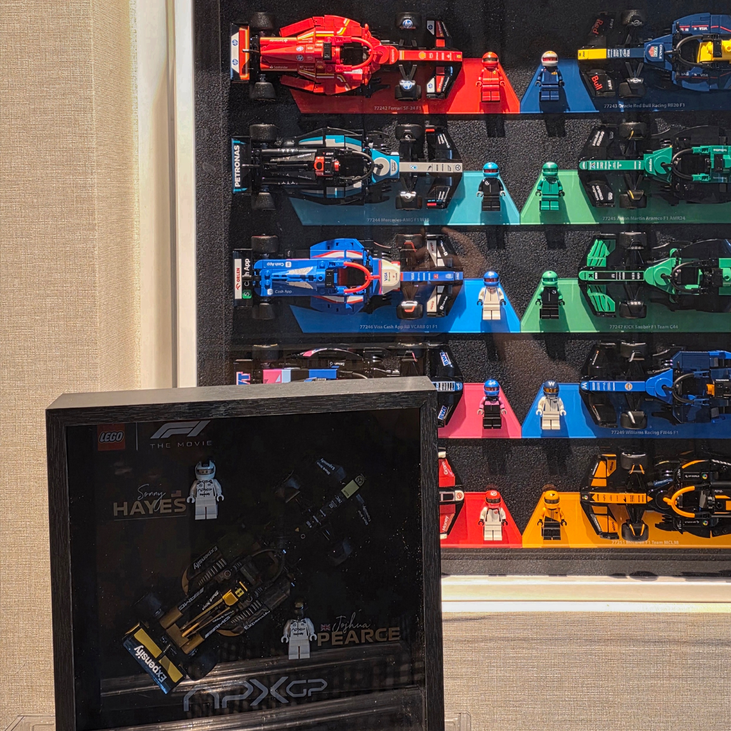 Lego Speed Champions APXGP Team Race Car from F1 The Movie, Lego Speed Champions Ferrari SF-24 F1 Race Car 착용 스타일 - 2