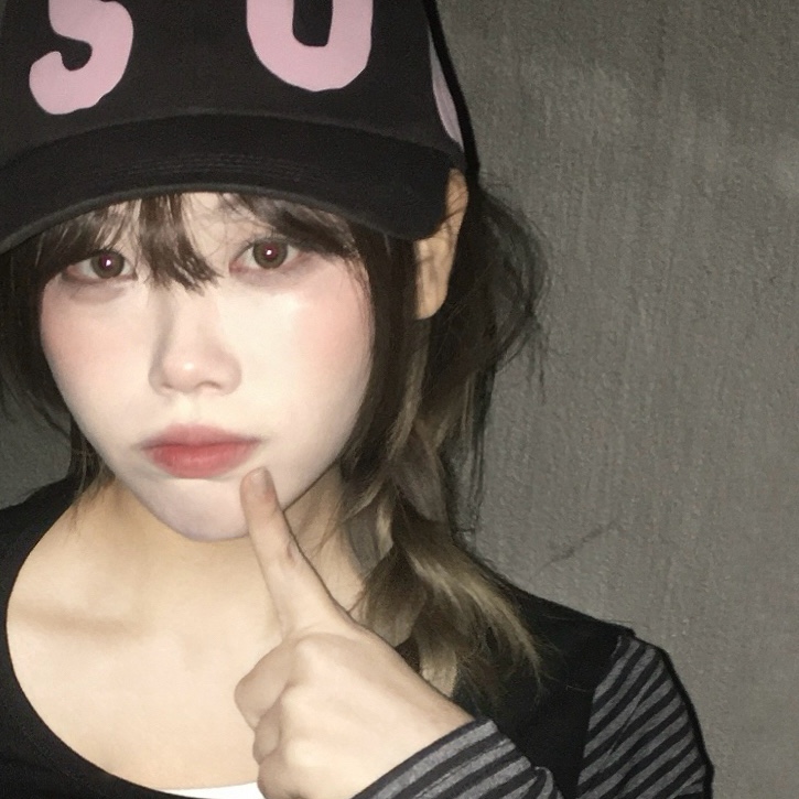 [더블적립] SUNLOVE Capital Cap Dark Brown 착용 스타일 - 4