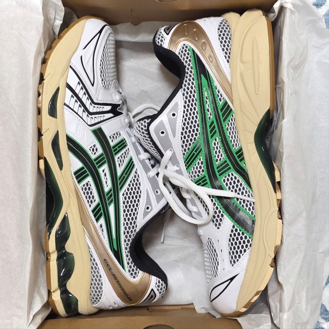 Asics Gel-Kayano 14 White Hinoki Beige 착용 스타일