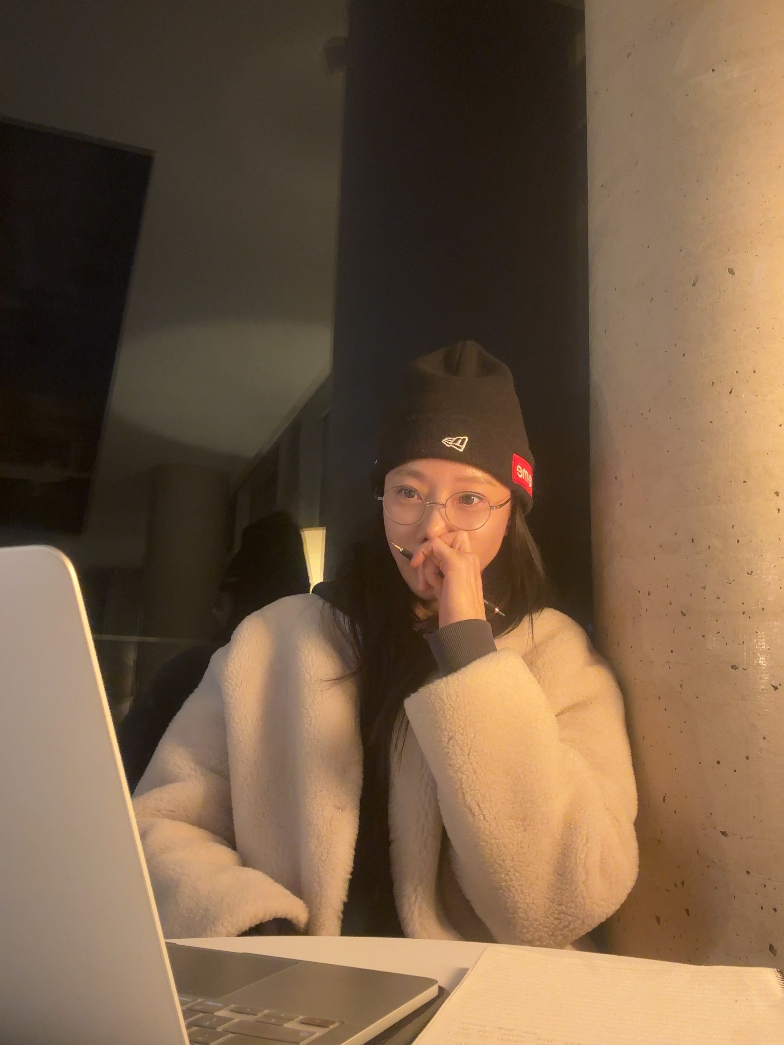Supreme New Era Box Logo Beanie Black - 22FW, Jordan x Off-White Fleece Pullover Hoodie Black - Asia 착용 스타일 - 4