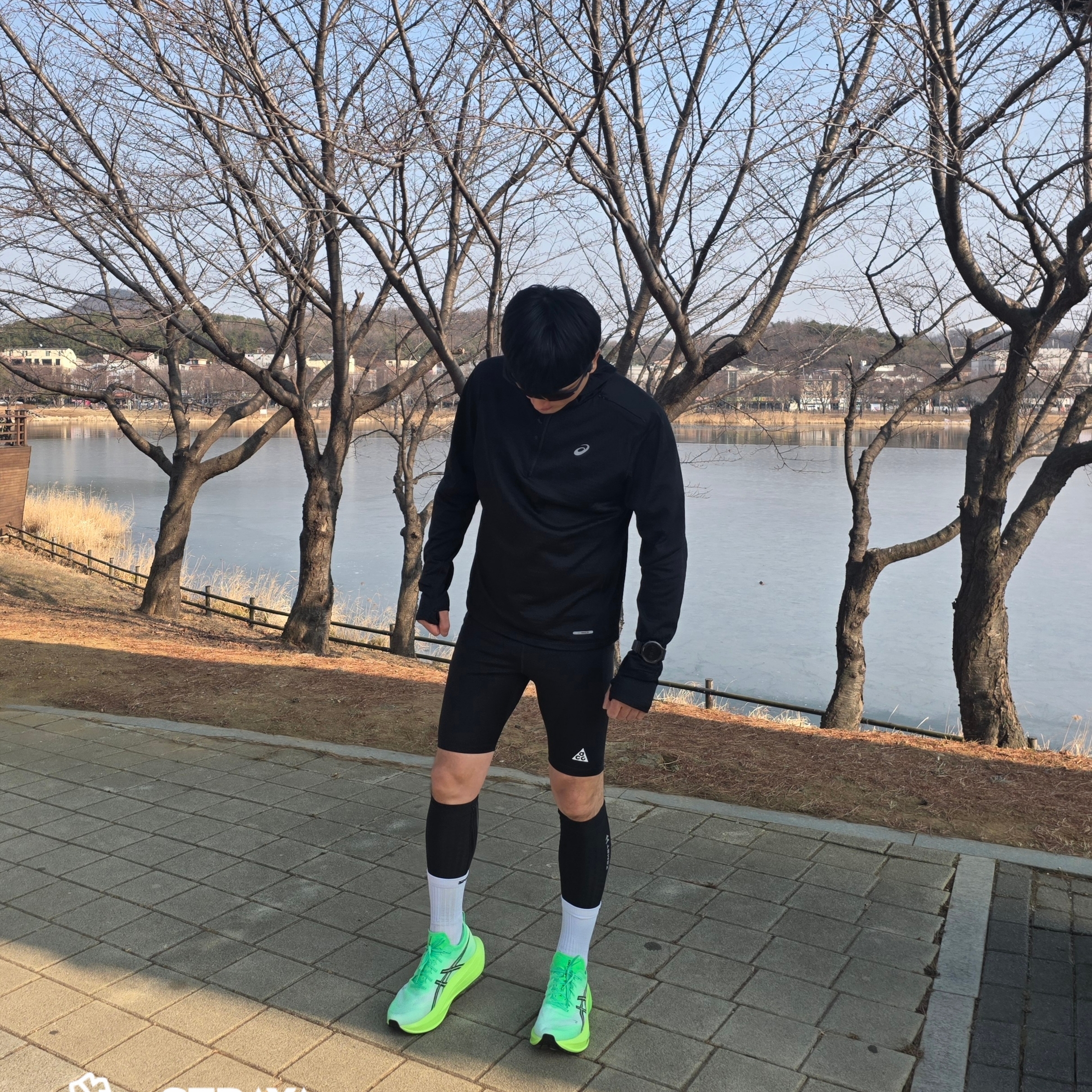 Asics Megablast Vital Green Black, Nike ACG Lava Loops Dri-Fit ADV Half Trail Running Tights Black Summit White - Asia 착용 스타일