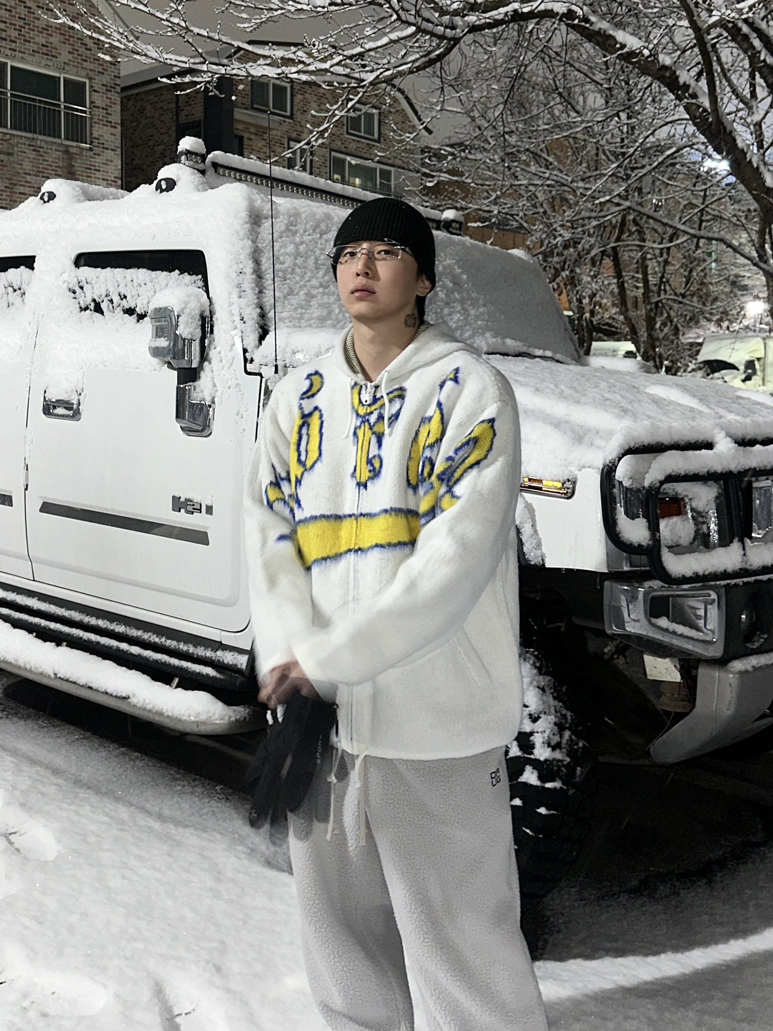 Supreme Accent Brushed Zip Up Hooded Sweater White - 24FW, Oakley Session Beanie Blackout 착용 스타일 - 1