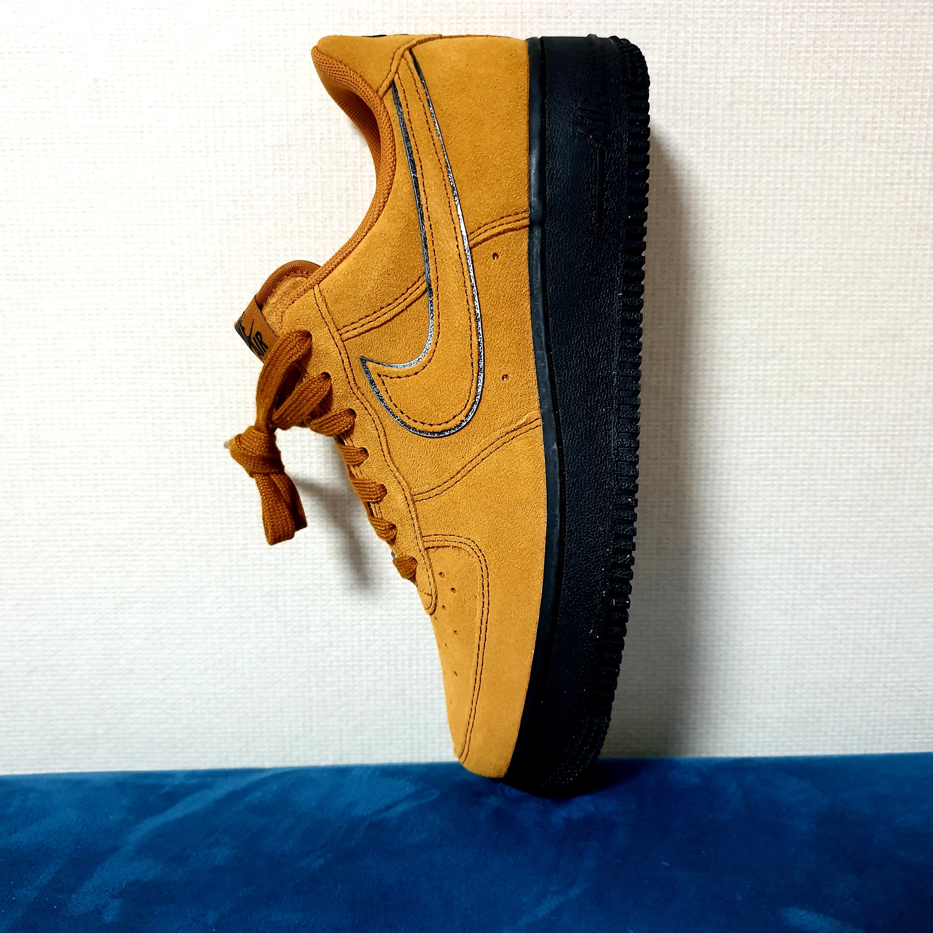 Nike Air Force 1 Low '07 LV8 Desert Ochre Black 착용 스타일