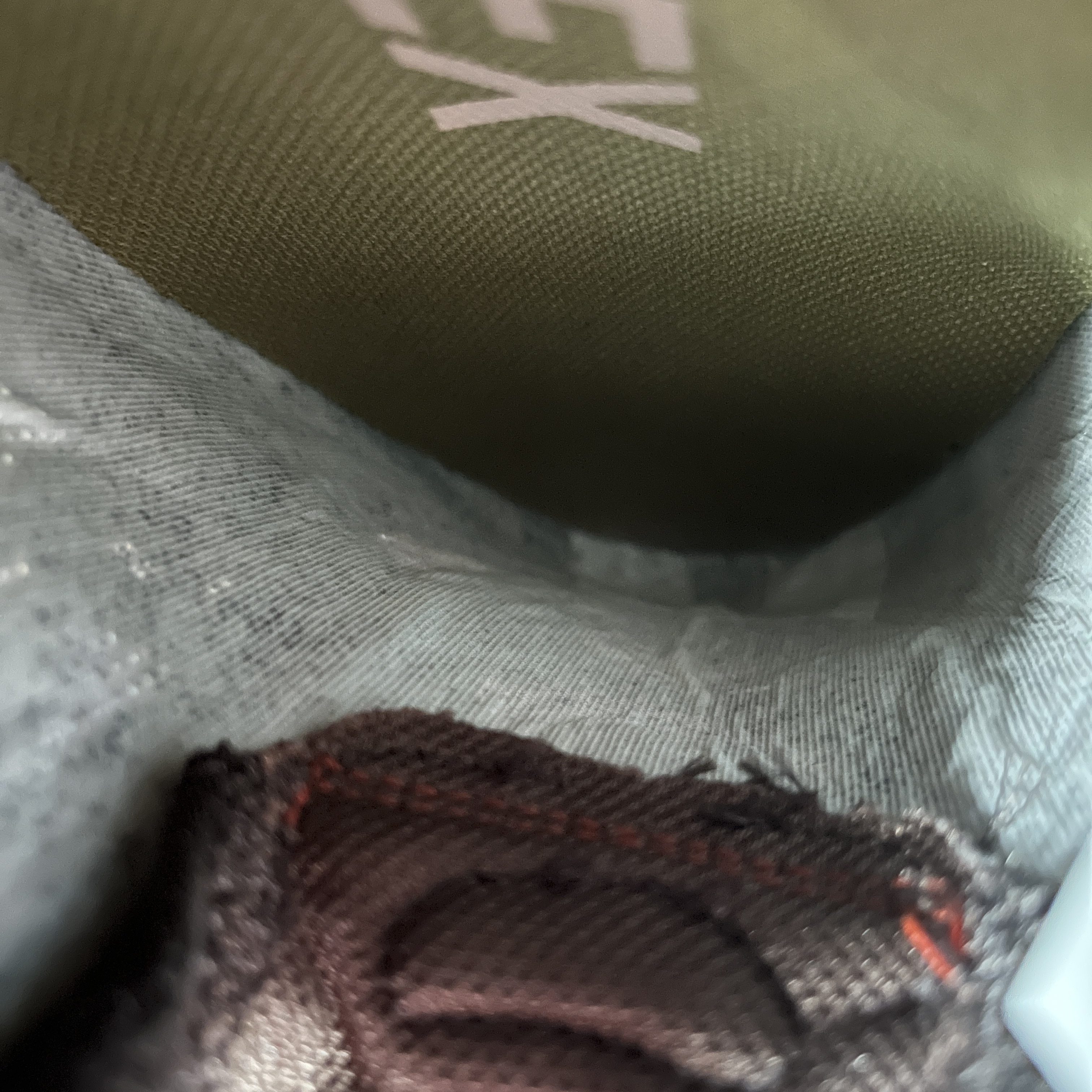 Nike ACG Mountain Fly 2 Low Gore-Tex Burgundy Crush and Velvet Brown 착용 스타일 - 2