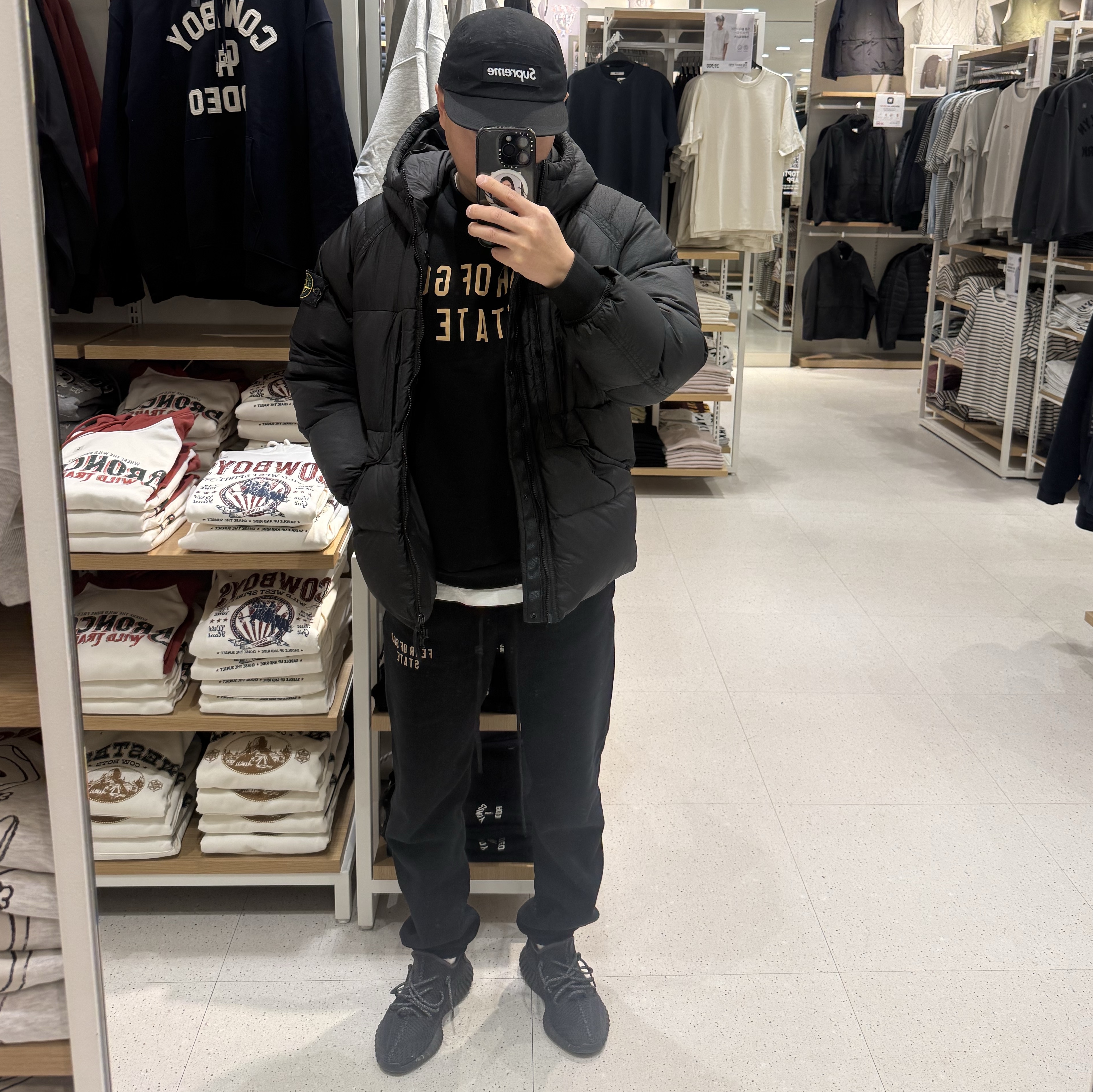 Supreme Washed Chino Twill Camp Cap Black - 24SS, Essentials Fleece State Crewneck Black - 24FW 착용 스타일