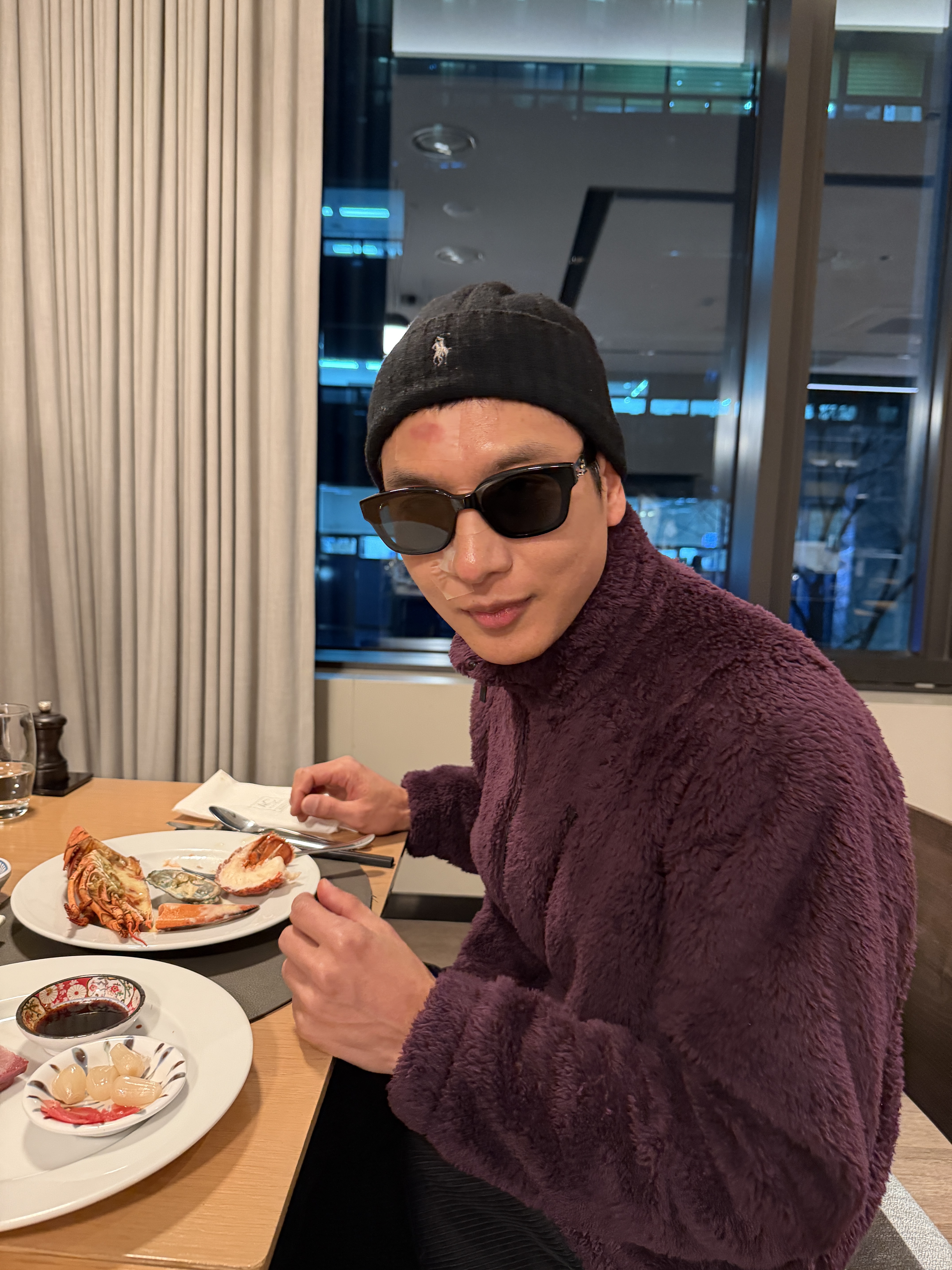 Uniqlo x Needles Fleece Jacket Purple - KR, Gentle Monster x Ambush Carabiner 1 01(OR) Black 착용 스타일 - 1