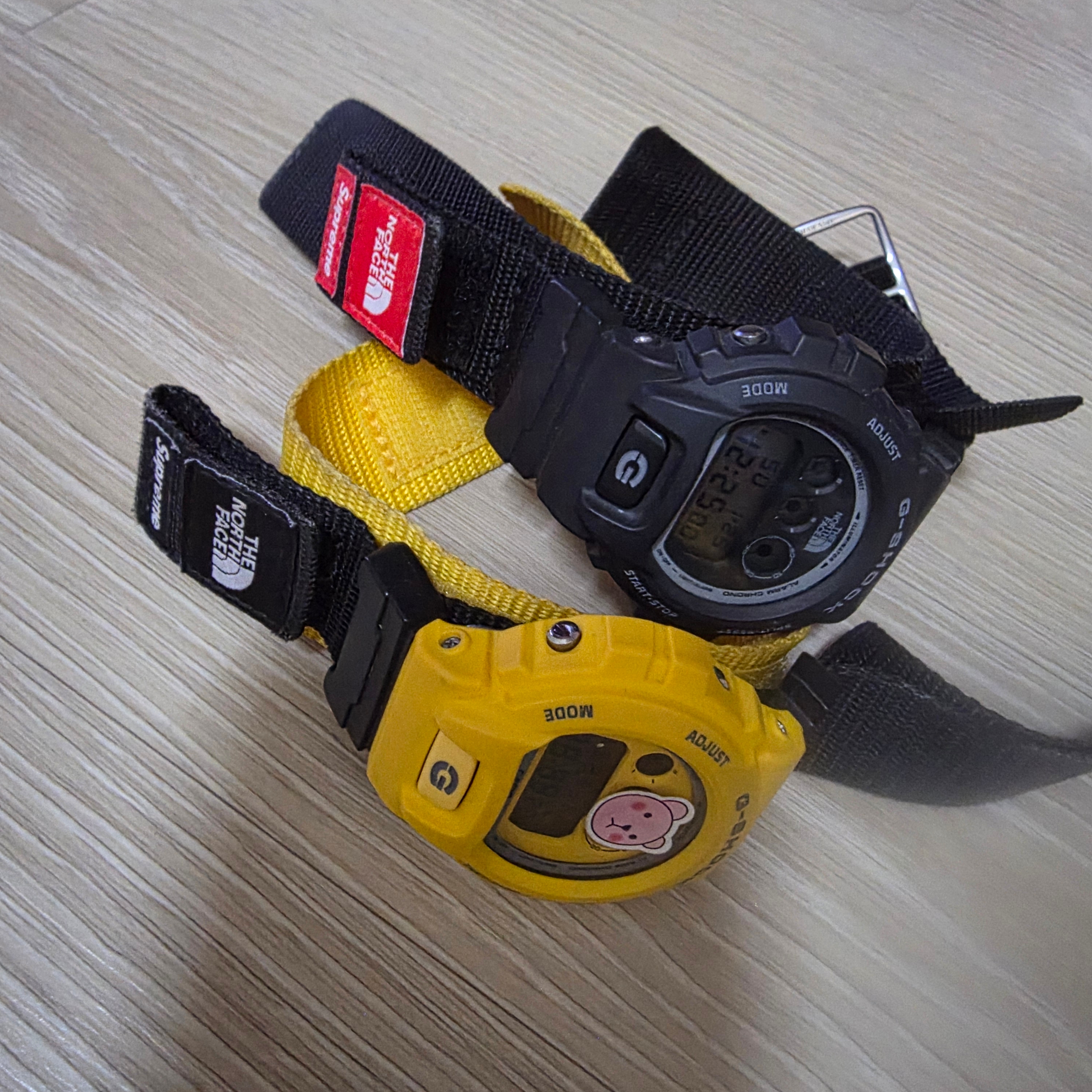 Casio G-Shock x Supreme x The North Face DW-6900 Black, Casio G-Shock x Supreme x The North Face DW-6900 Yellow 착용 스타일