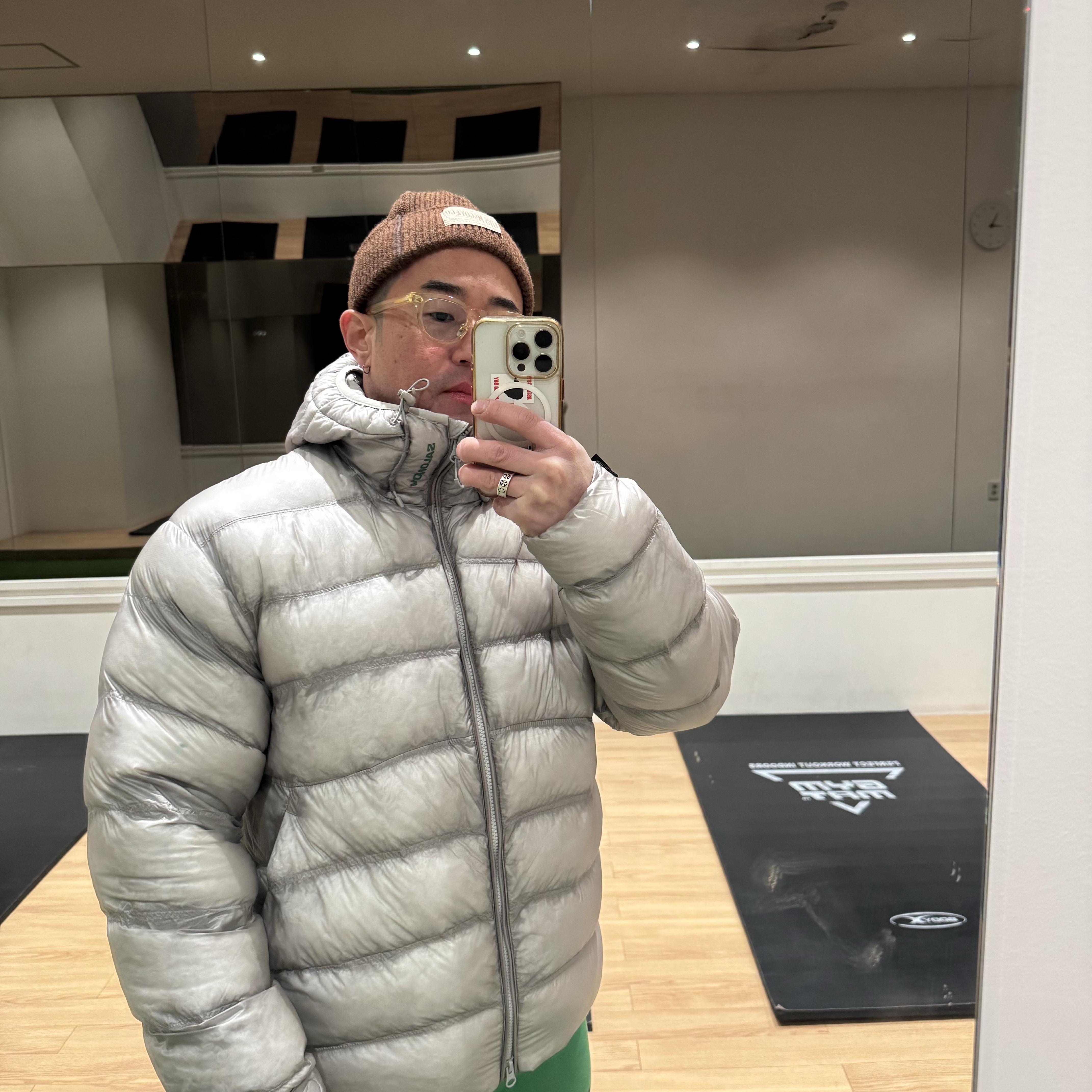 Salomon UNI Cross Insulation Jacket Light Grey 착용 스타일 - 2
