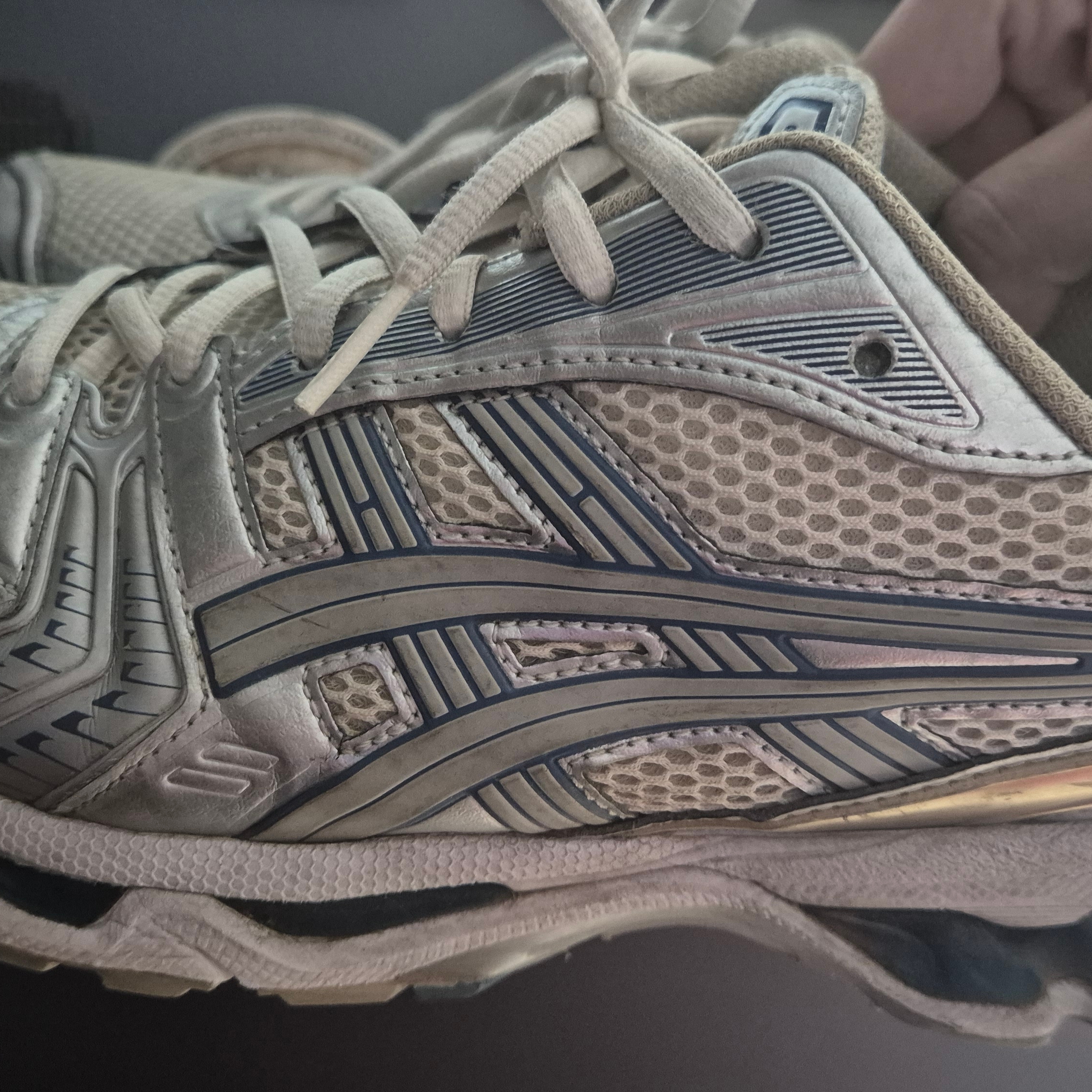 Asics Gel-Kayano 14 Cream Pure Silver 착용 스타일