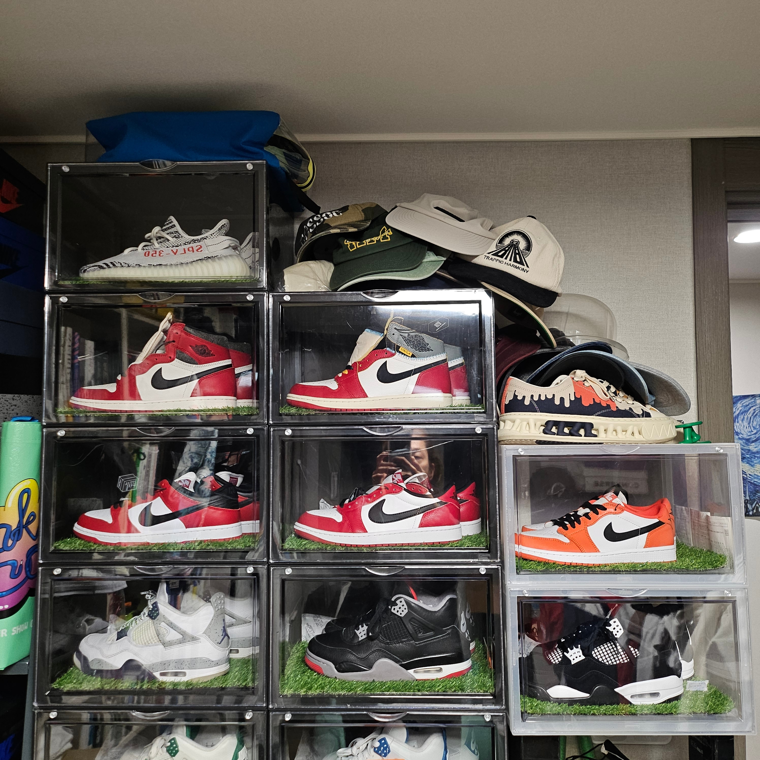 Adidas Yeezy Boost 350 V2 Zebra 2022/2023, Jordan 1 Retro Low OG Chicago 착용 스타일