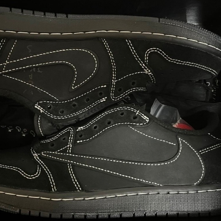 Jordan 1 x Travis Scott Retro Low OG SP Black Phantom 착용 스타일