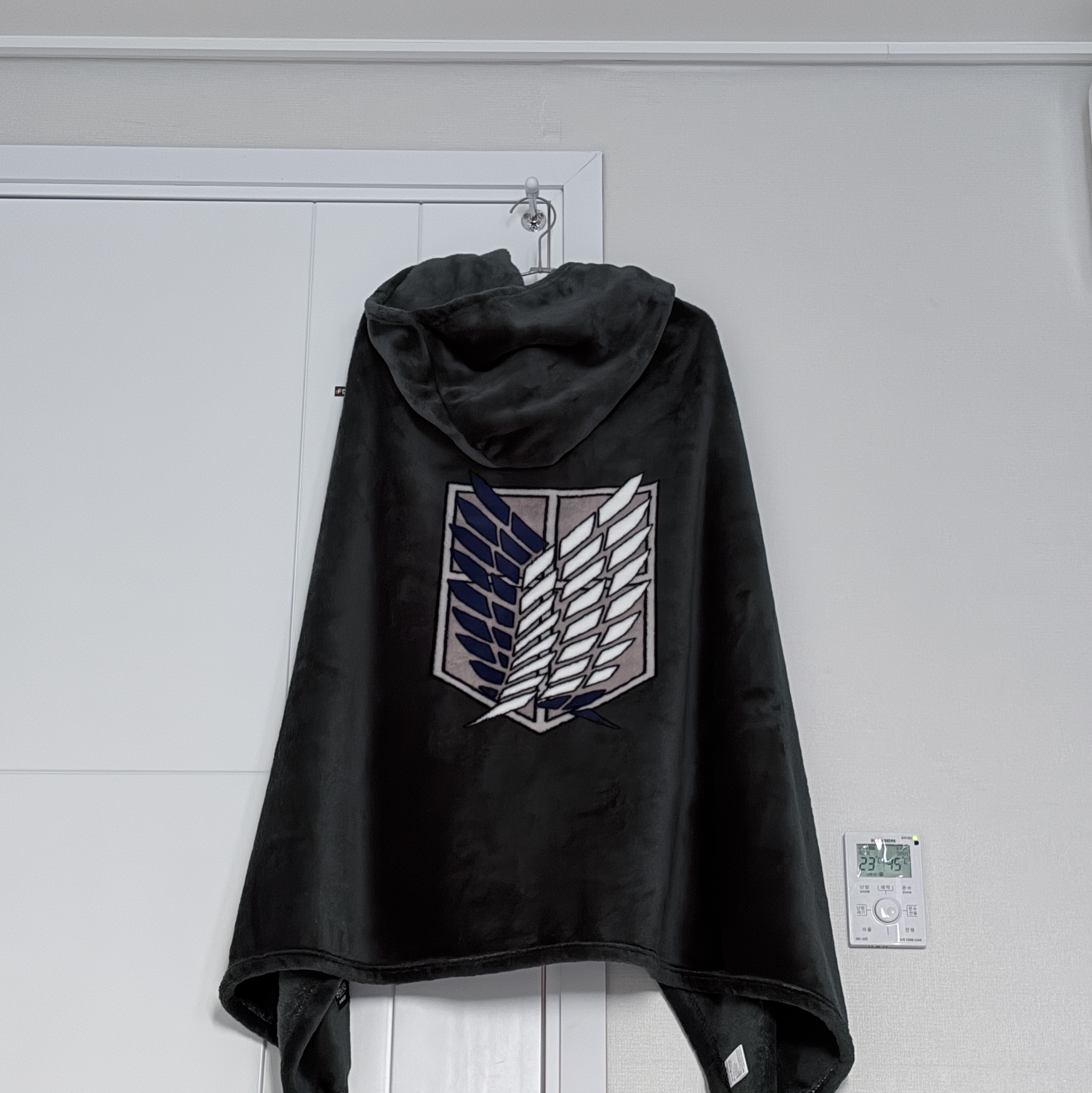 Frank Burger × Attack On Titan Scouting Legion Cloak Blanket 착용 스타일 - 1
