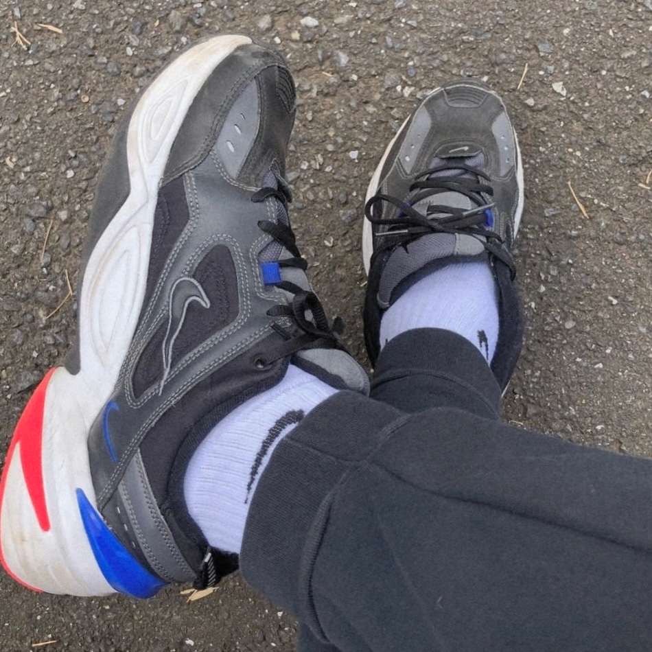 Nike M2K Tekno Dark Grey Racer Blue 착용 스타일