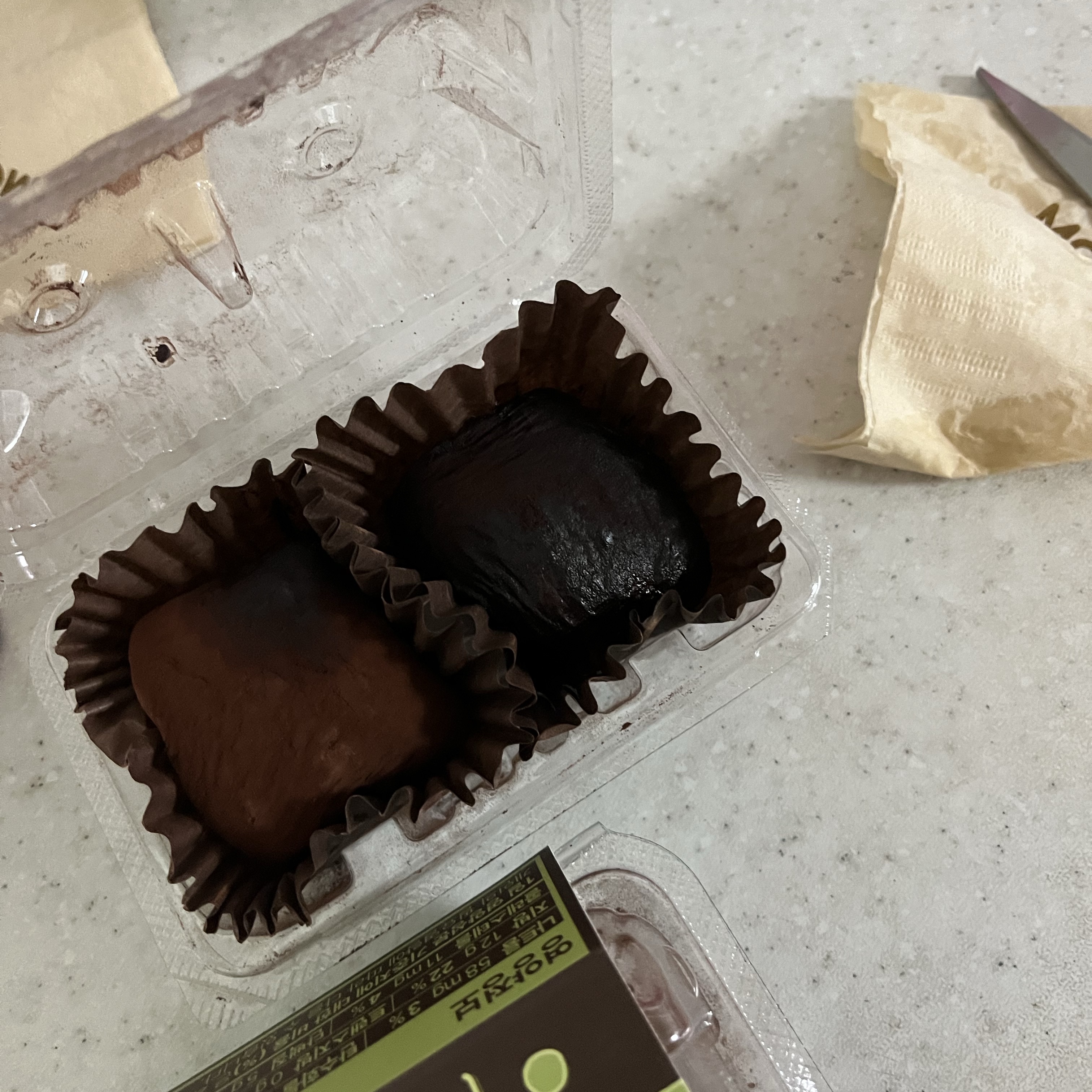 [KREAM 단독] tongtonge Dubai Style Chewy Cookies Pistachio Set 착용 스타일 - 2