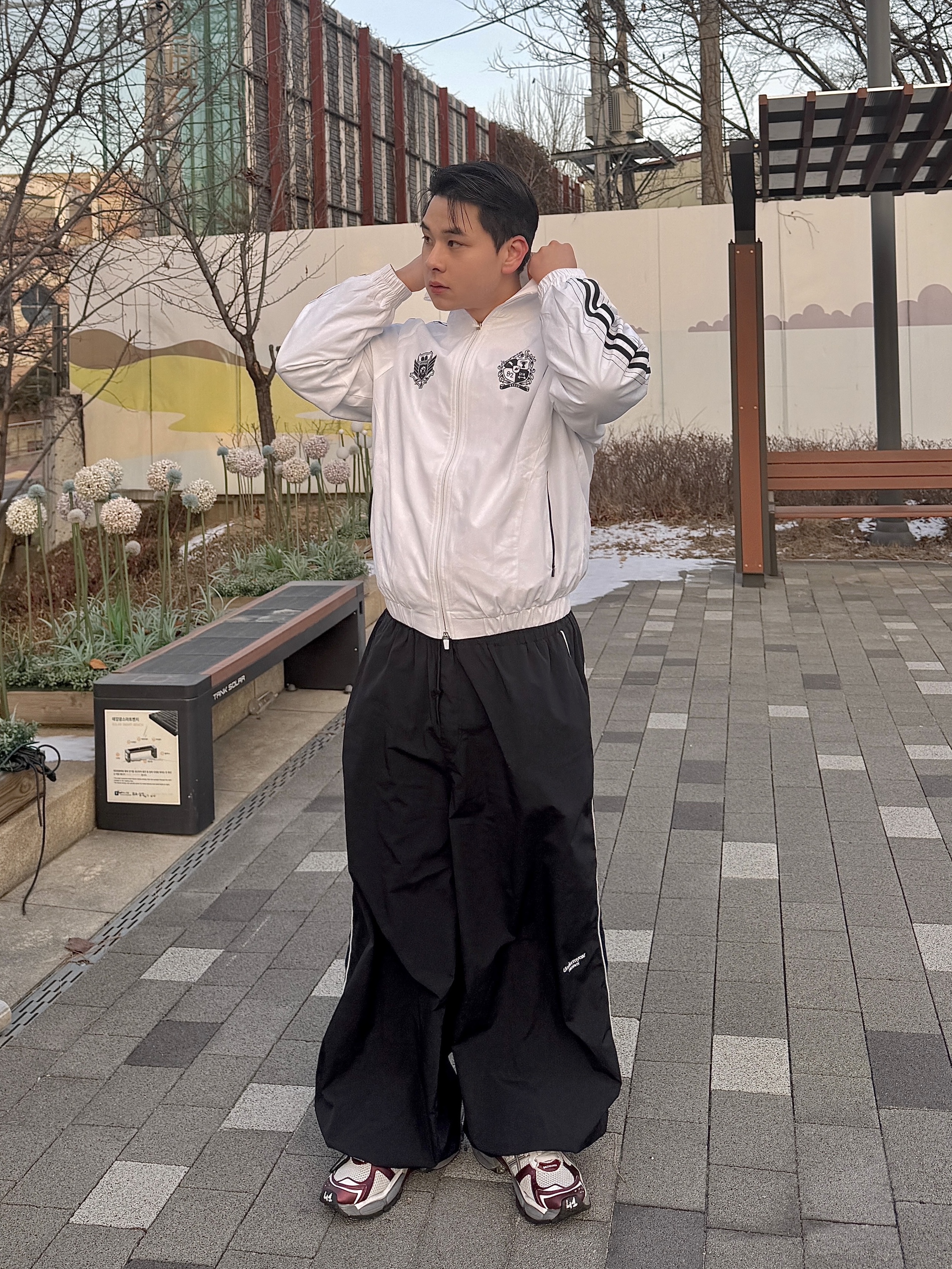Undermycar Mu.126 Original Logo Piping Line Nylon Pants Black, Balenciaga Runner Sneakers Grey Burgundy 착용 스타일