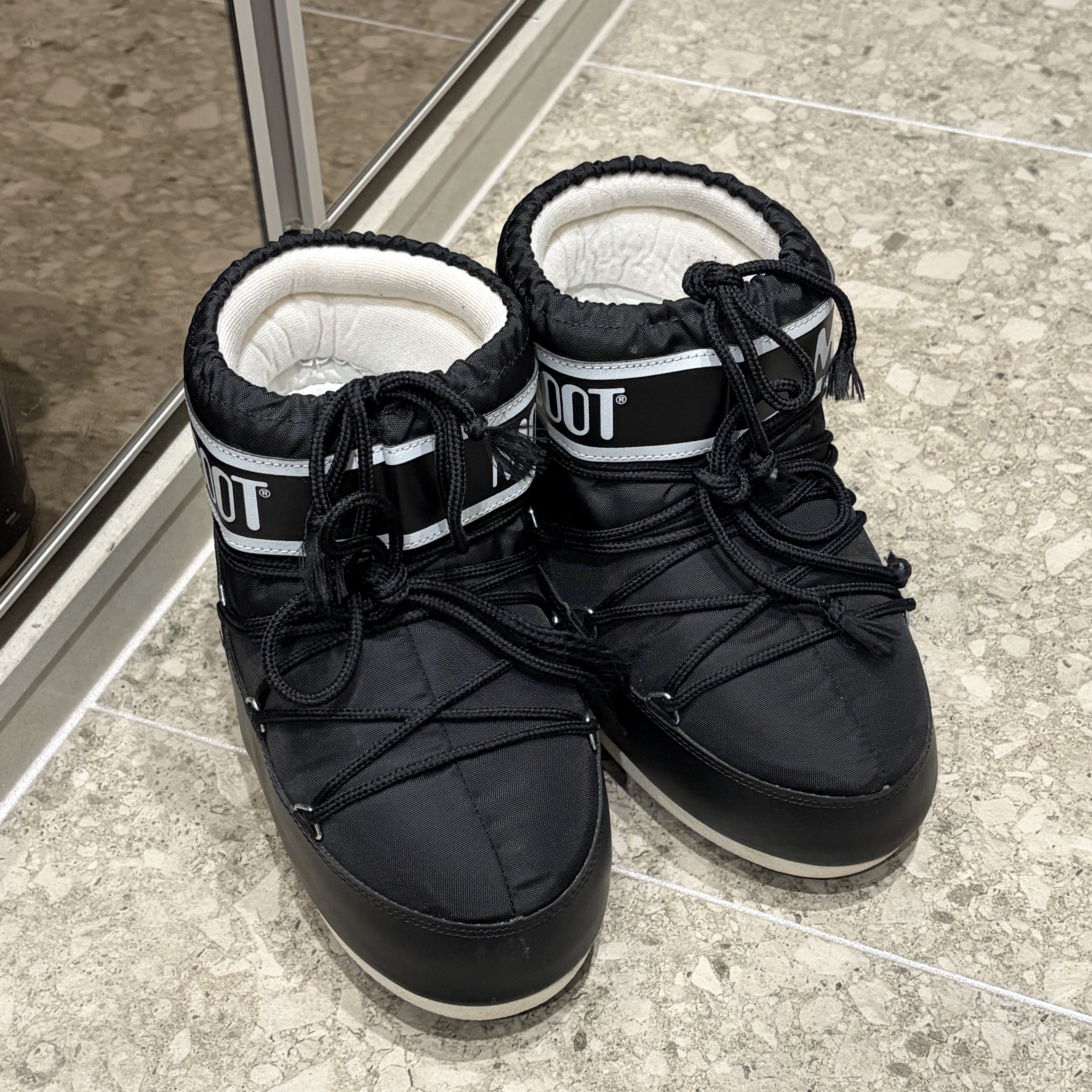(W) Moon Boot Icon Low Nylon Boots Black 착용 스타일