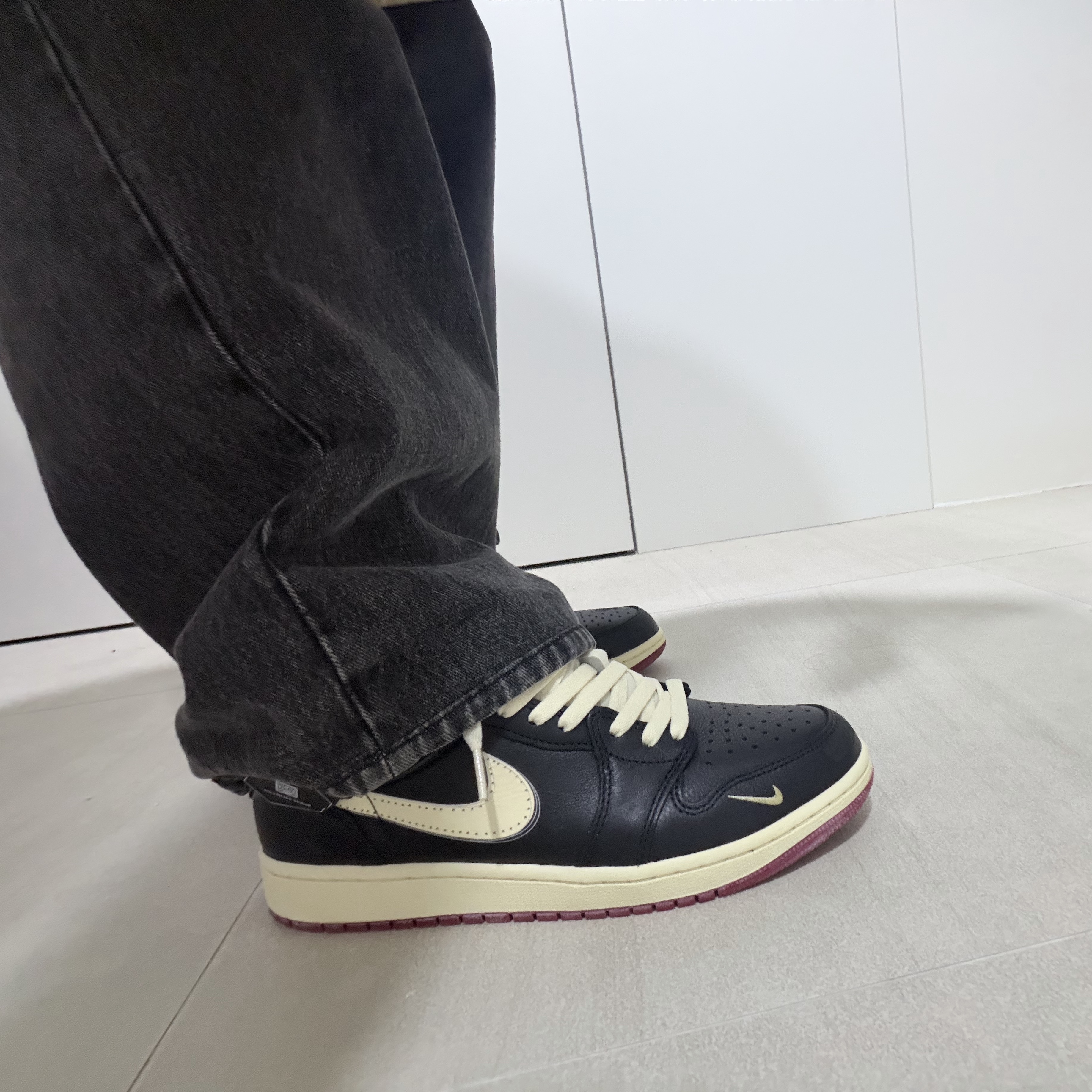 Jordan 1 x Nigel Sylvester Retro Low OG Better With Time 착용 스타일 - 6