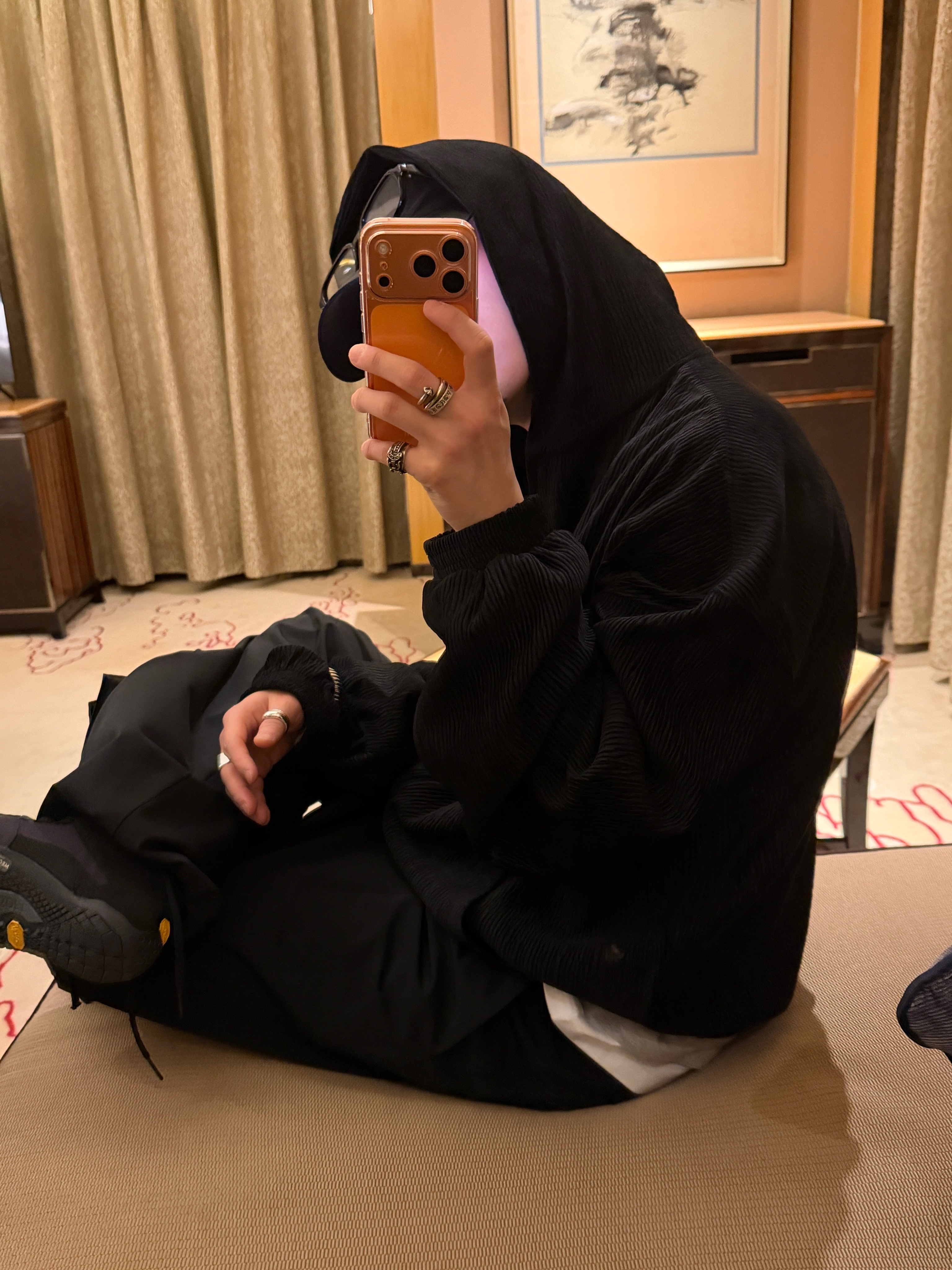 Nonnod Zen Pleats Zip Hoodie Black 착용 스타일 - 6
