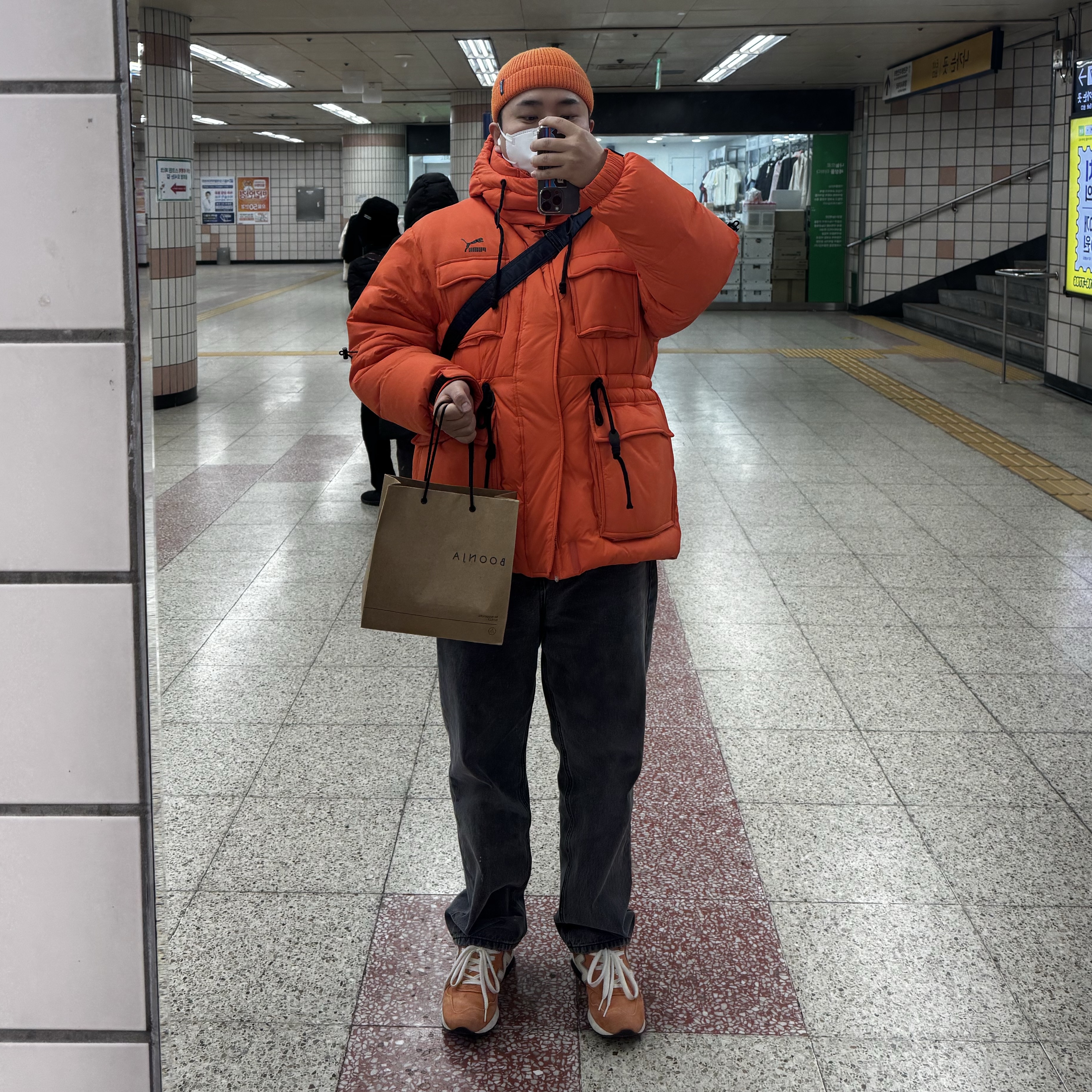 New Balance x J.Crew 1400 Made in USA Orange, Porter Tanker Shoulder Bag S Iron Blue 착용 스타일